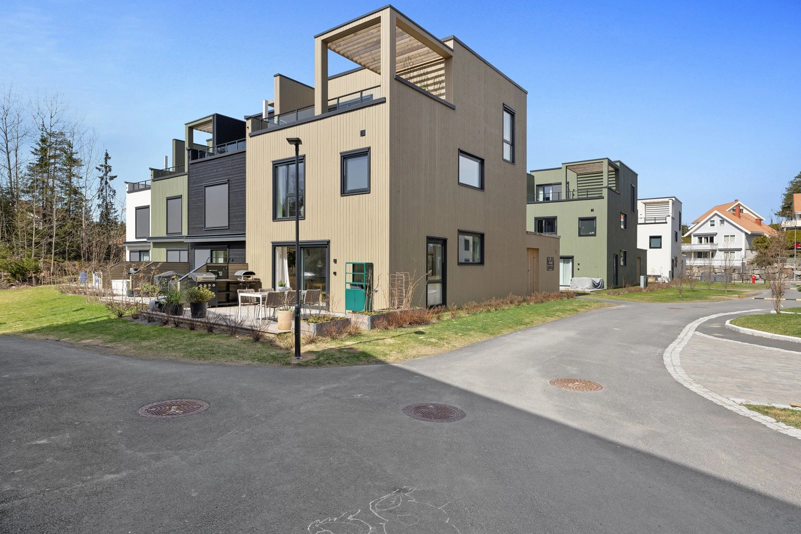 Casa de 3 andares em um bairro seguro