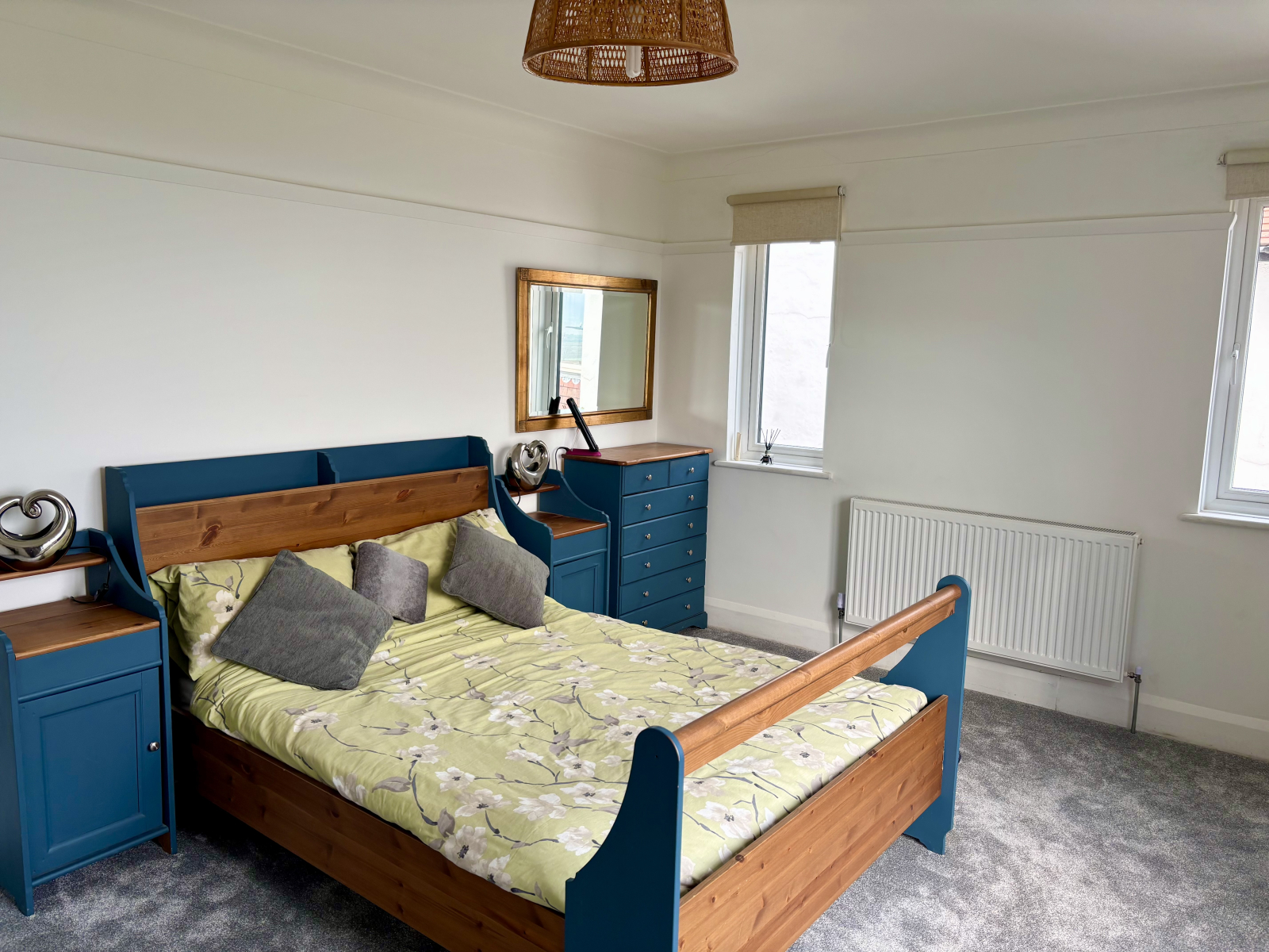 2a camera da letto con balcone e vista sul mare