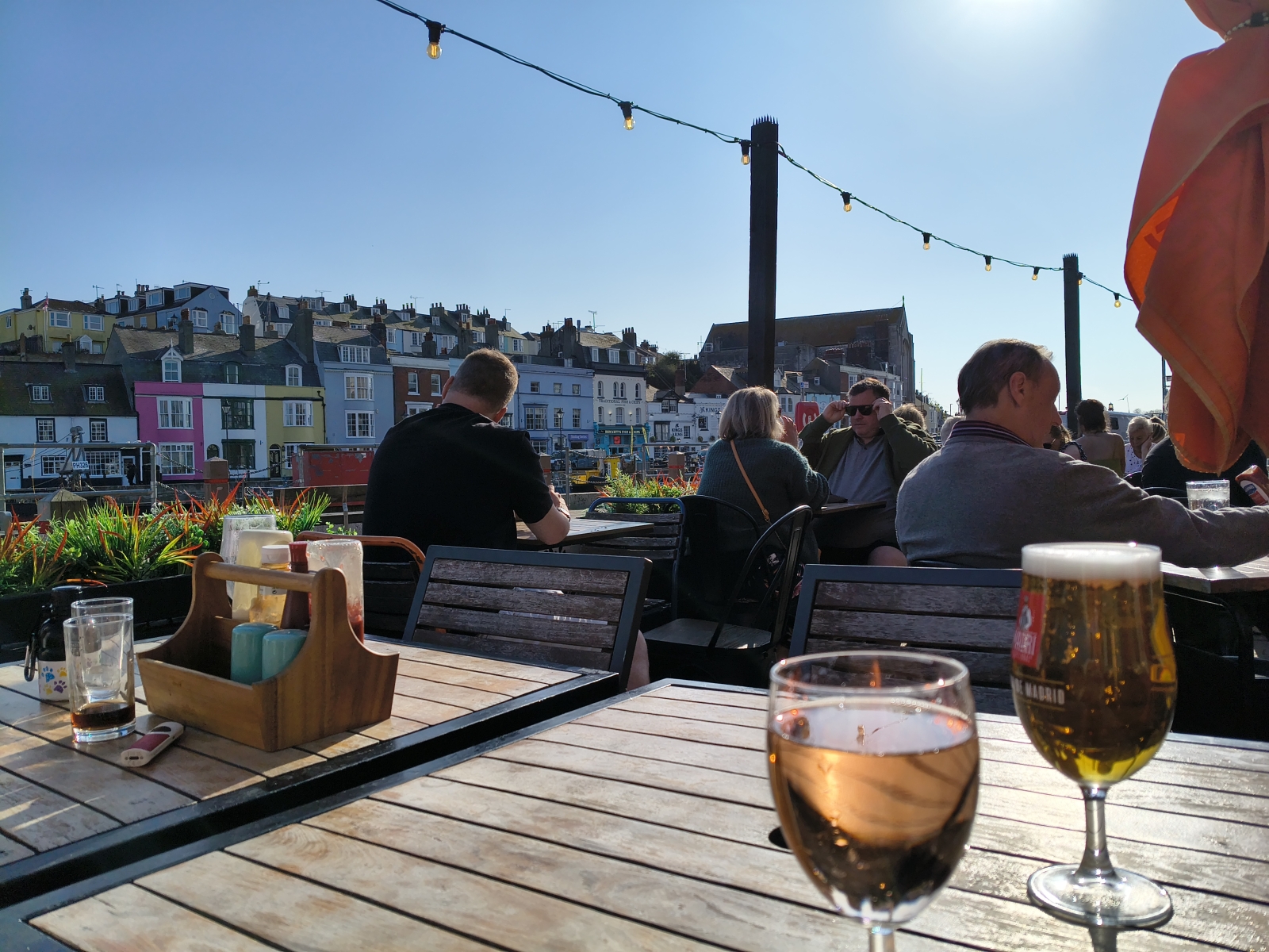 In the harbour there are many restaurants where you can have a drink and a meal. Or why not sit on the harbour wall with delicious fish and chips.