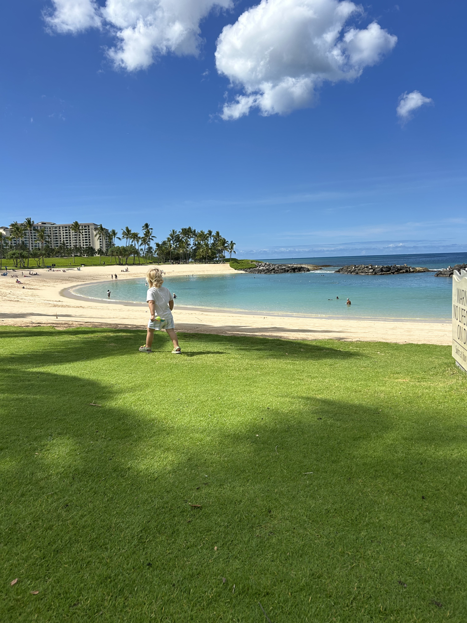 Ko Olina resorts is just 20 minutes away. A great spot for kids and adults. It’s beautiful here.