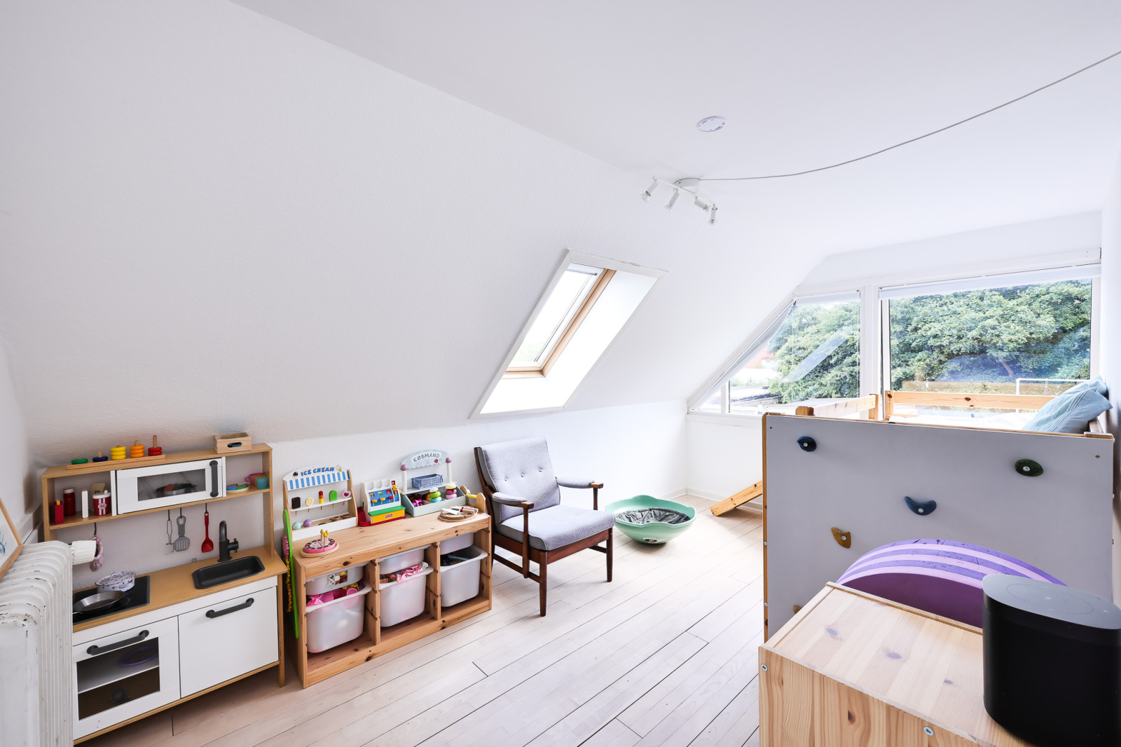 Quarto de crianças com beliche. 2 camas de 90x200 cm.