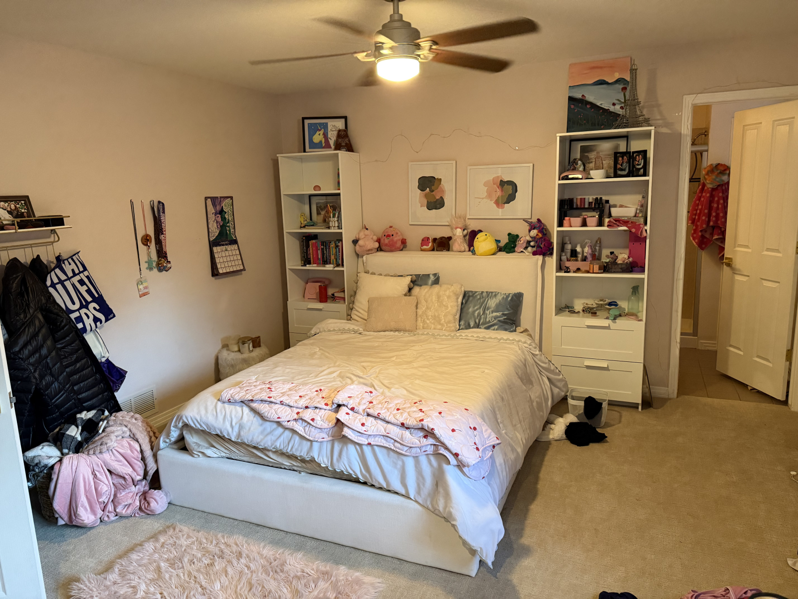 2nd bedroom with en-suite bathroom