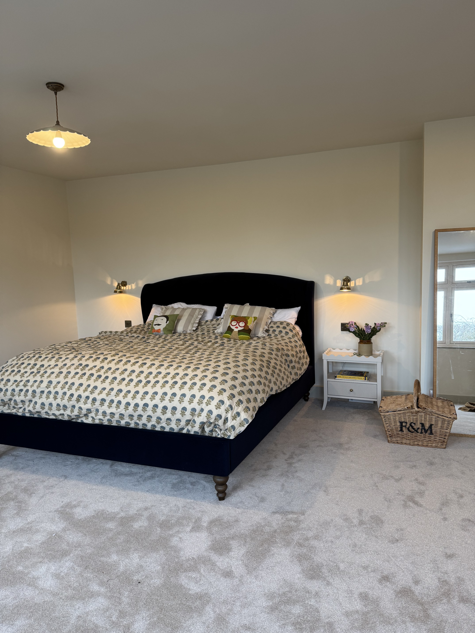 Master bedroom with en-suite (super king bed)