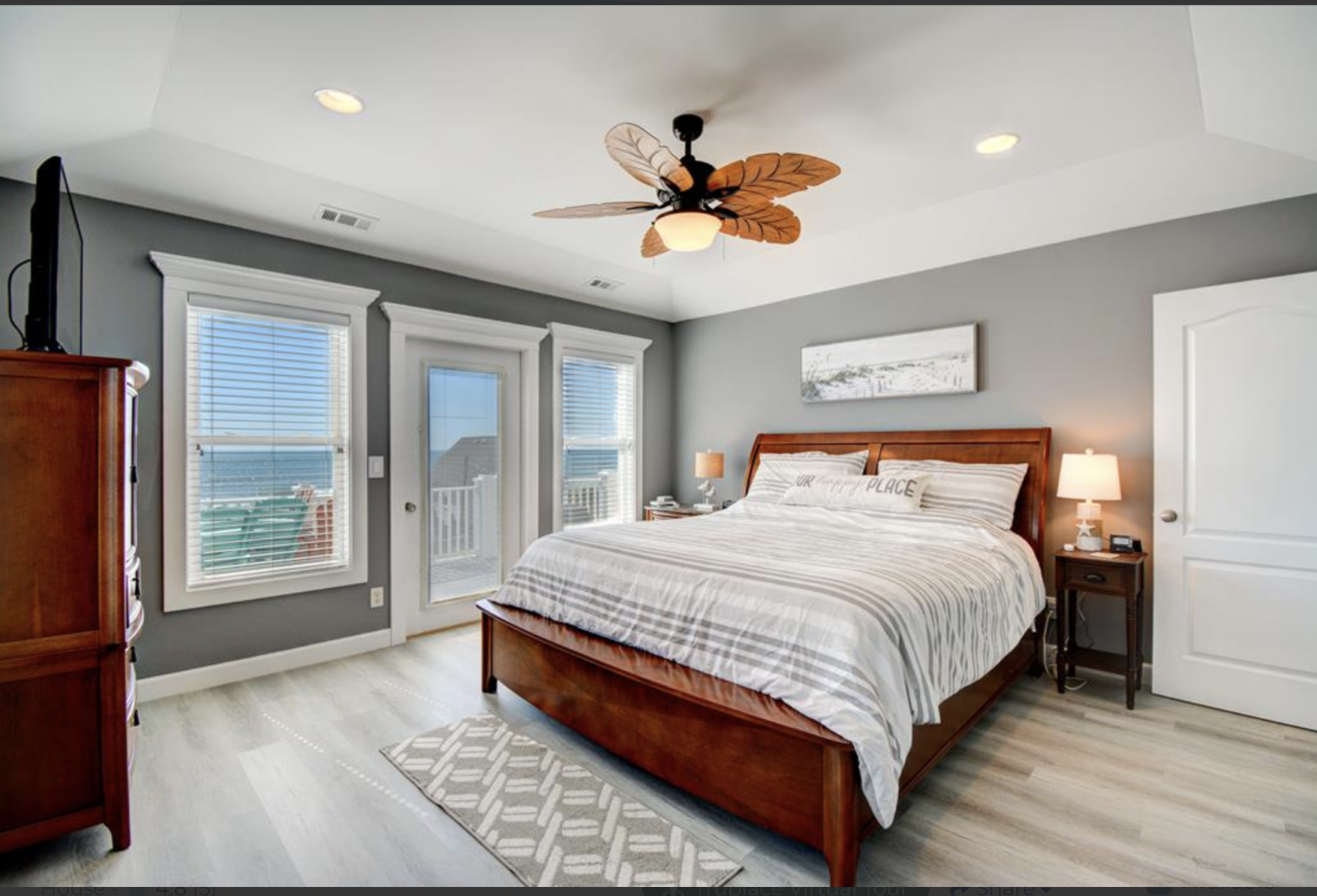 Quarto principal com vista para o mar