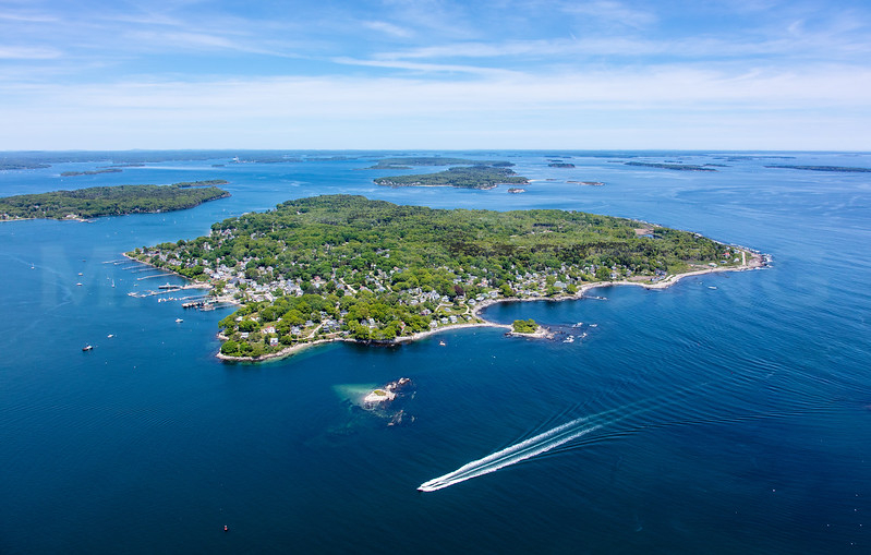 Pegue uma balsa de Portland para Peaks Island - nossa ilha favorita de Casco Bay para visitar em qua ...