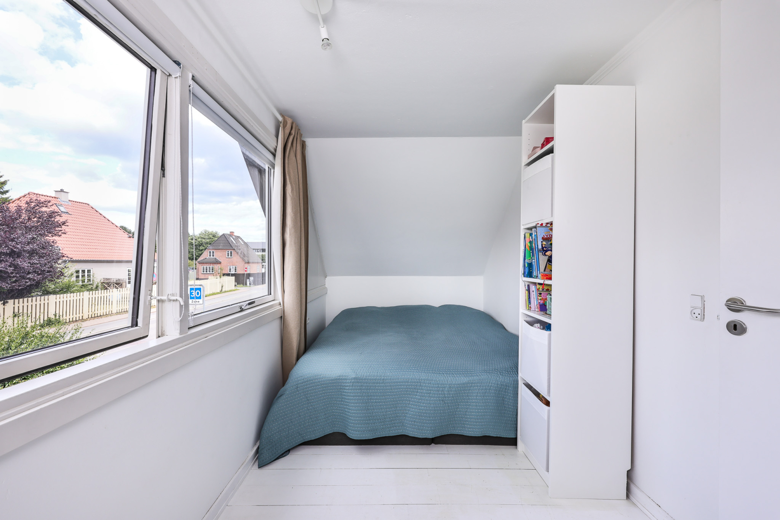 Quarto com cama 180x200.