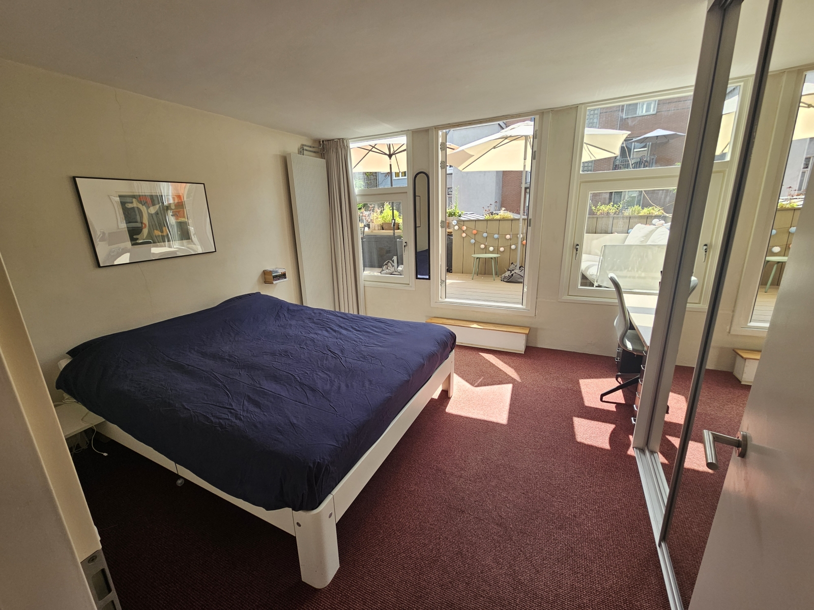 Dormitorio principal con acceso a la terraza en la azotea.