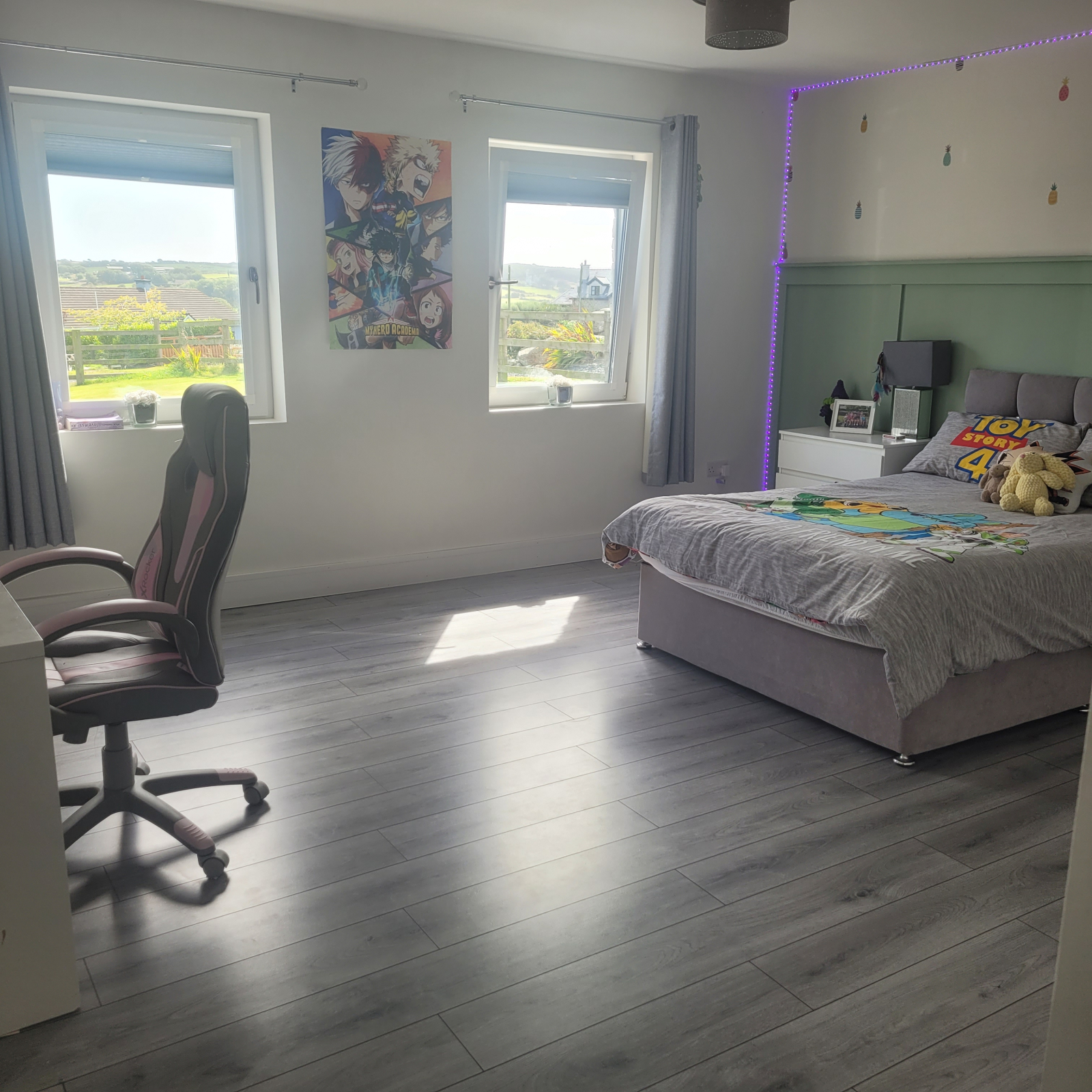 Girls room with double sink ensuite ground floor