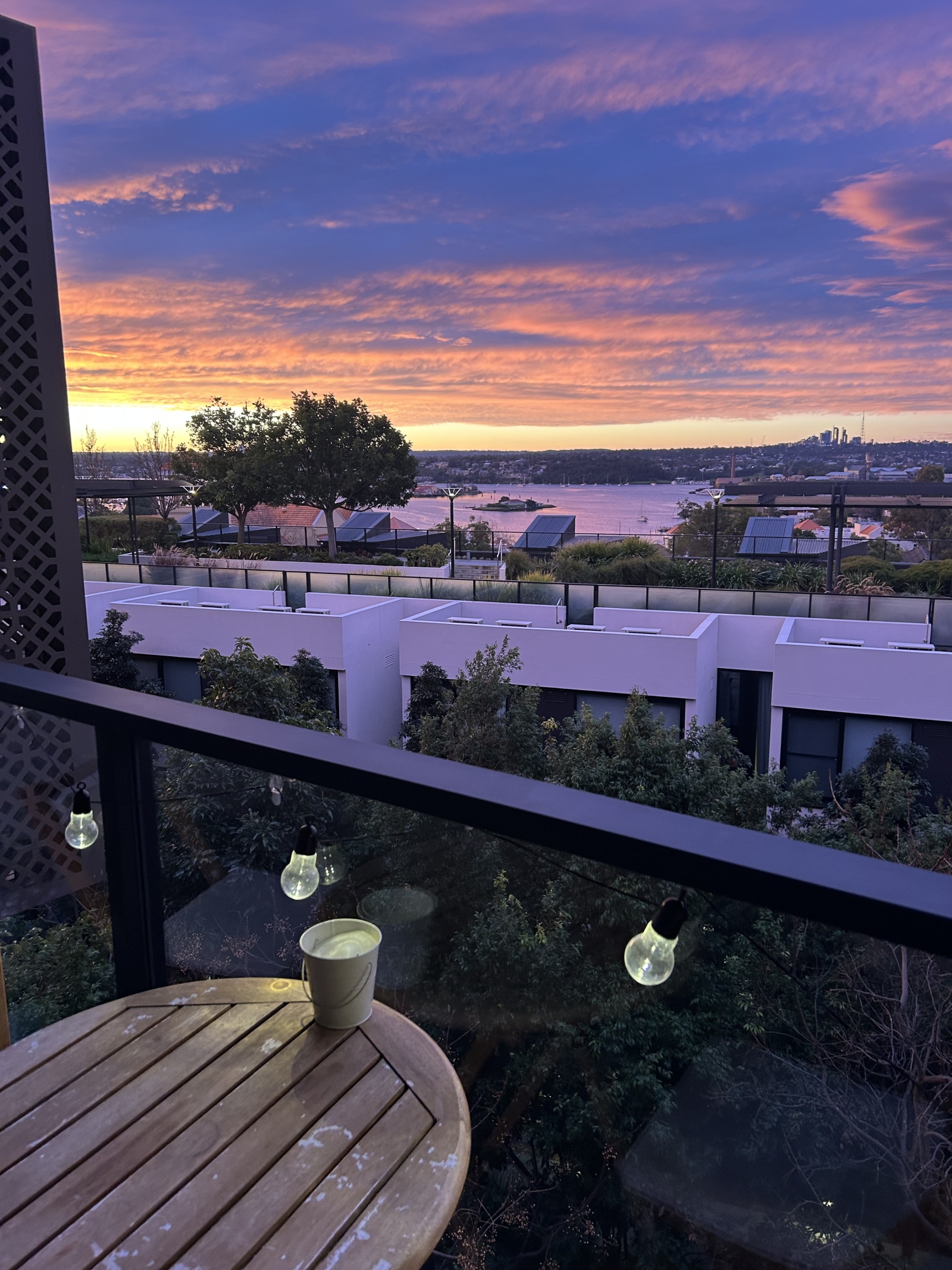 Apartamento moderno de dois andares com vista para a baía