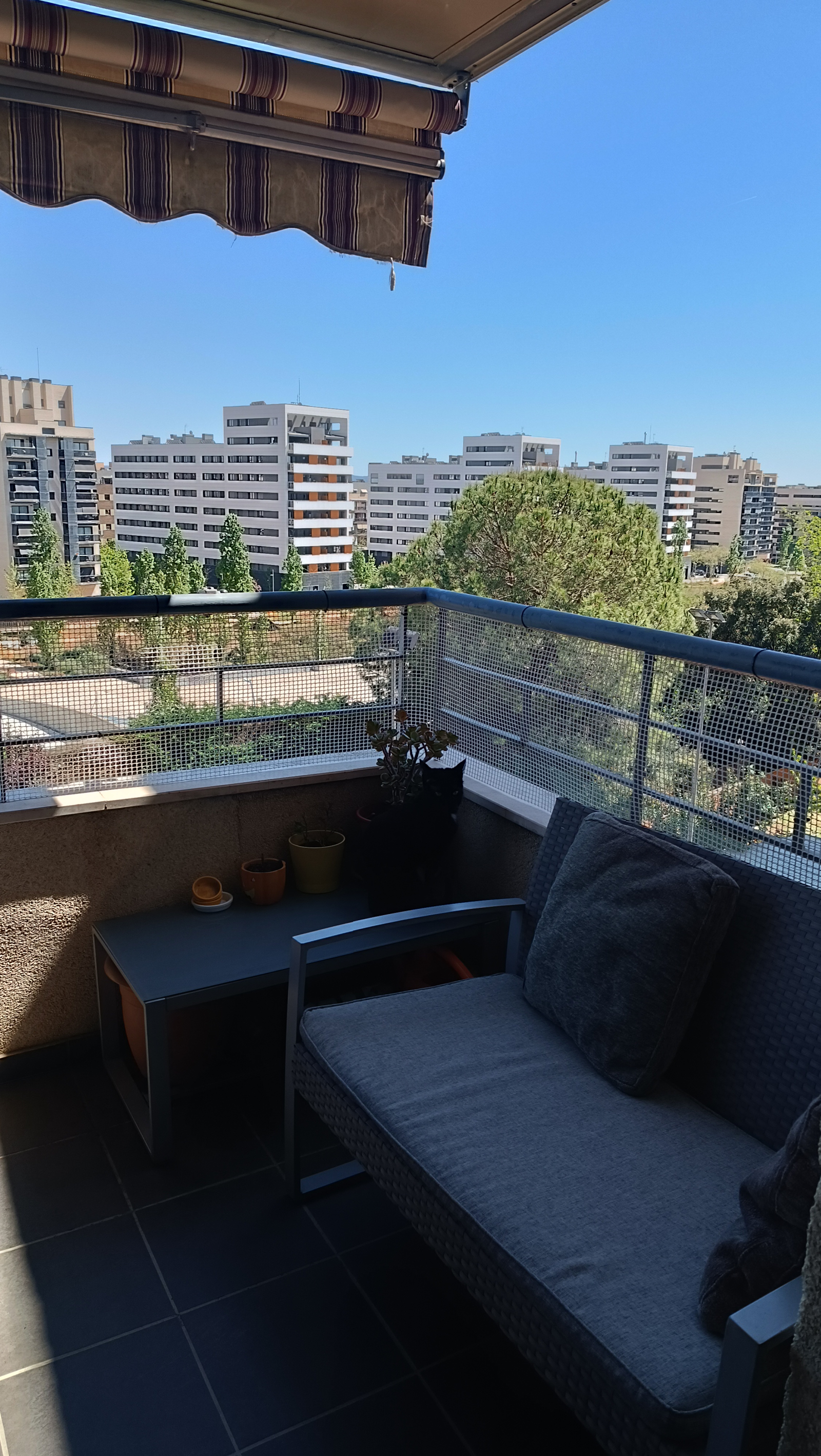 Spacious apartment with views, well connected to Barcelona and the coasts