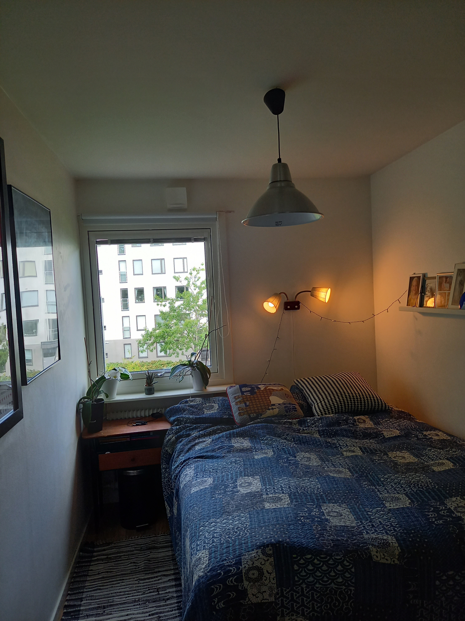 Notre chambre. Lit double 160cm.