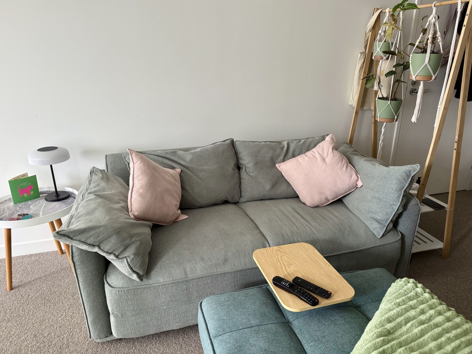 Clean modern apartment 10 min from CBD