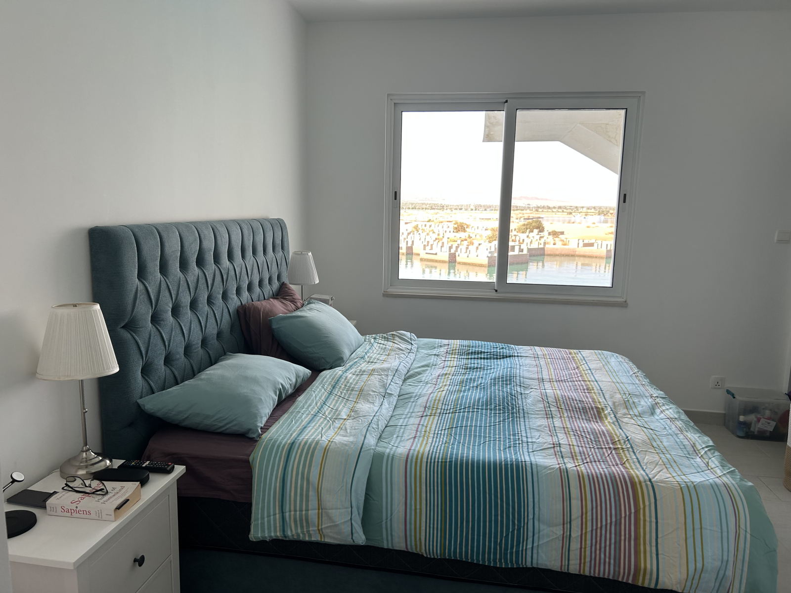 Quarto principal com cama king size 180x200