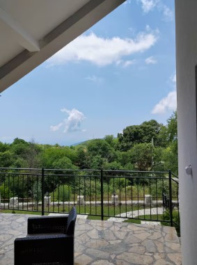 Amplio apartamento adriático con piscina entre mar y montañas