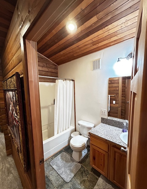 Salle de bain complète dans le couloir principal