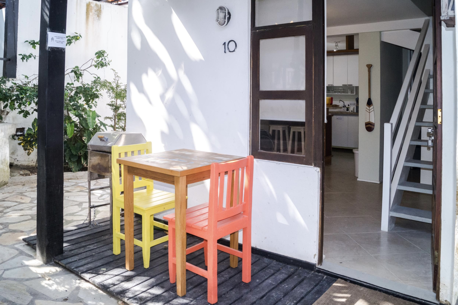 Mini pátio ao ar livre com churrasqueira