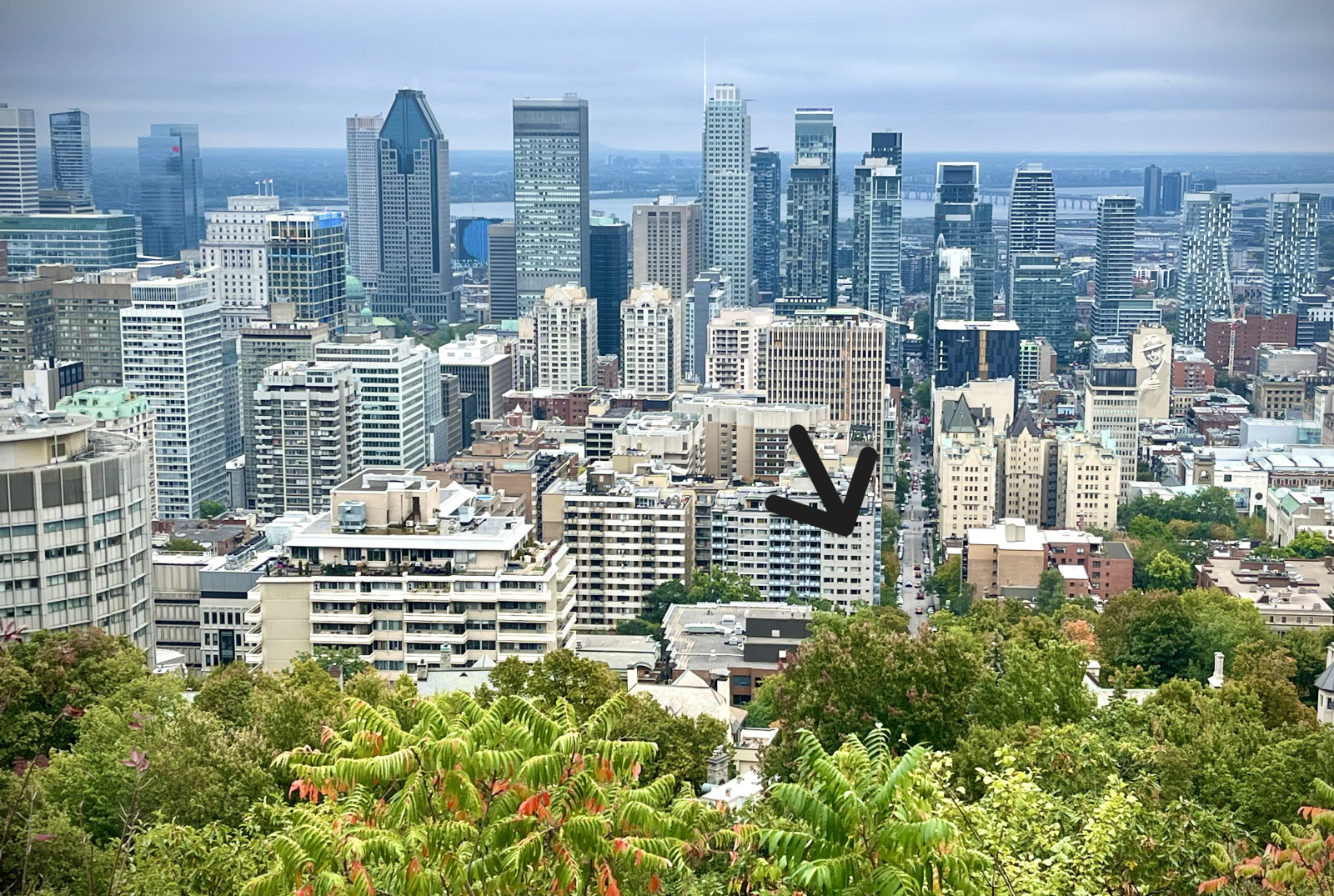 Meine aktuelle Position, die durch einen Pfeil markiert wird, ein einfaches Schild in den Weiten der ...