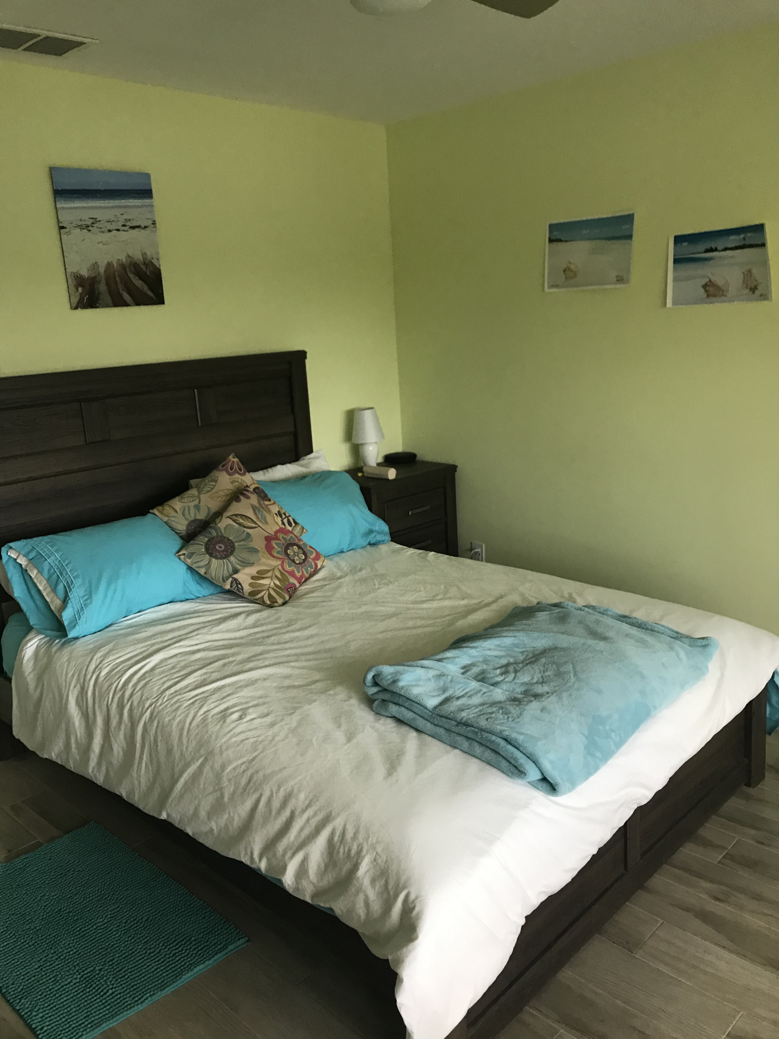 Master bedroom with full
Bathroom