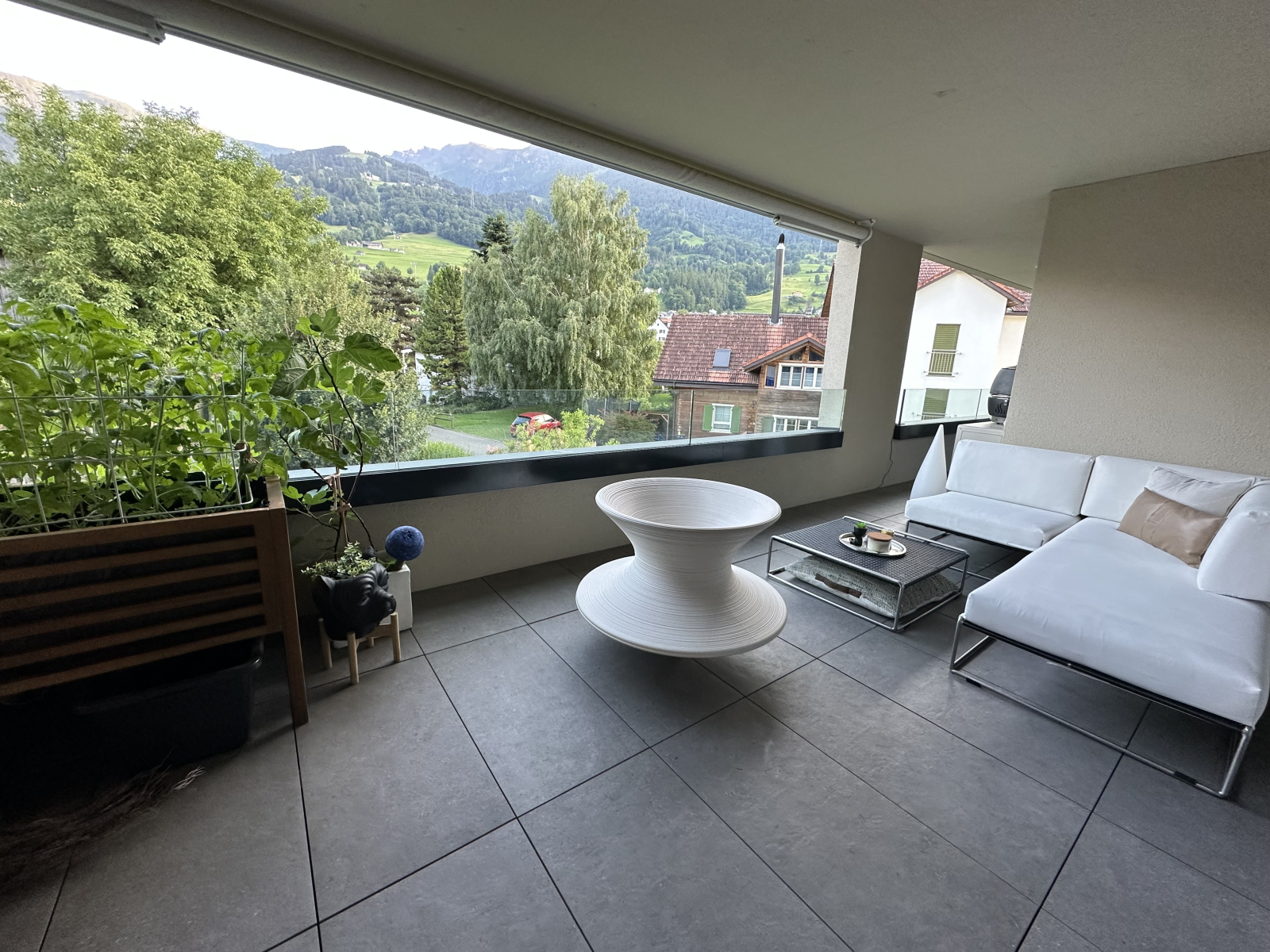 Patio con vistas a la montaña y a la góndola