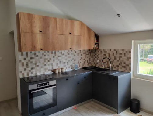 Amplio apartamento adriático con piscina entre mar y montañas