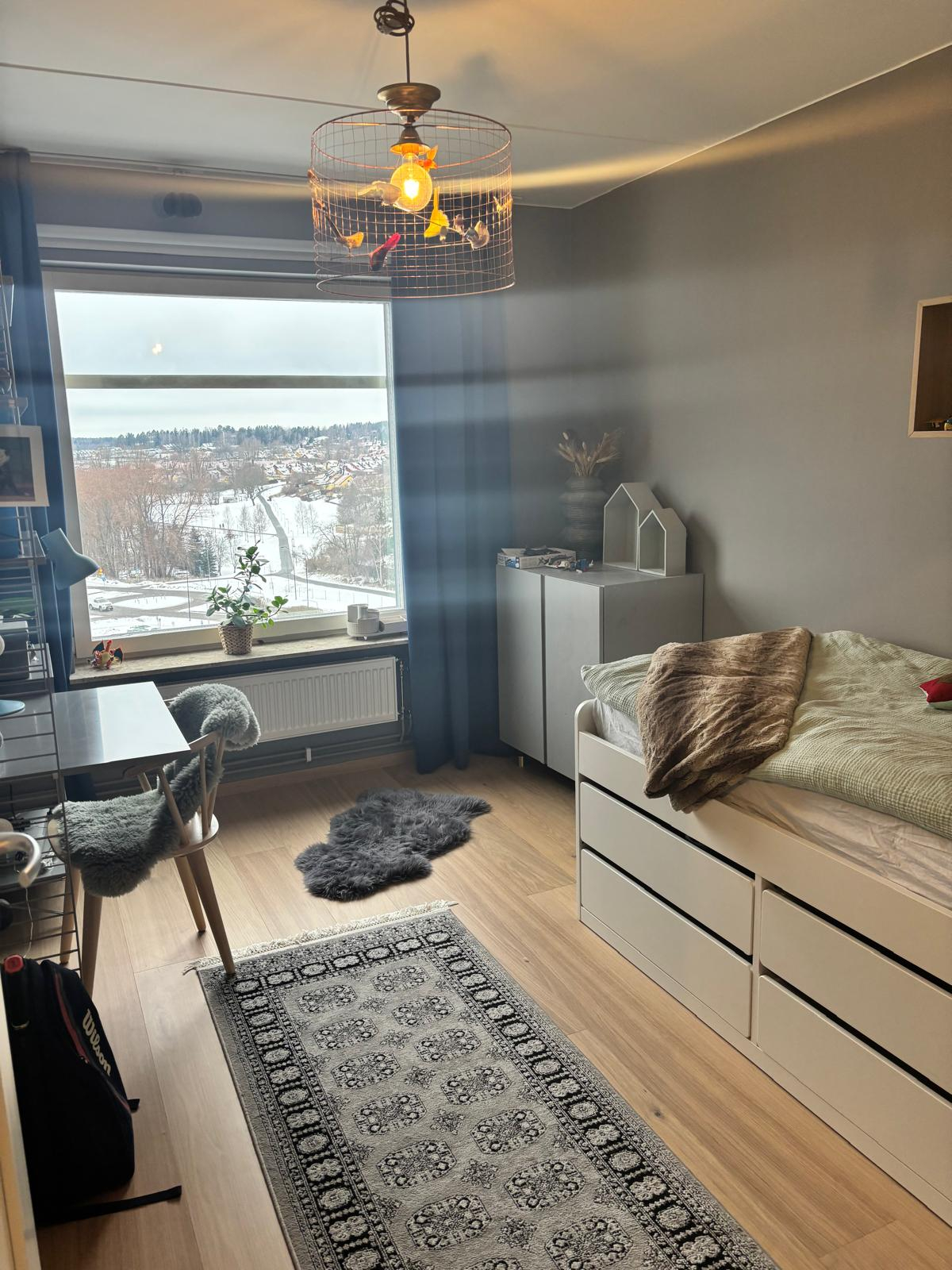5-room penthouse with huge roof terrace and two balconys, excellent communications