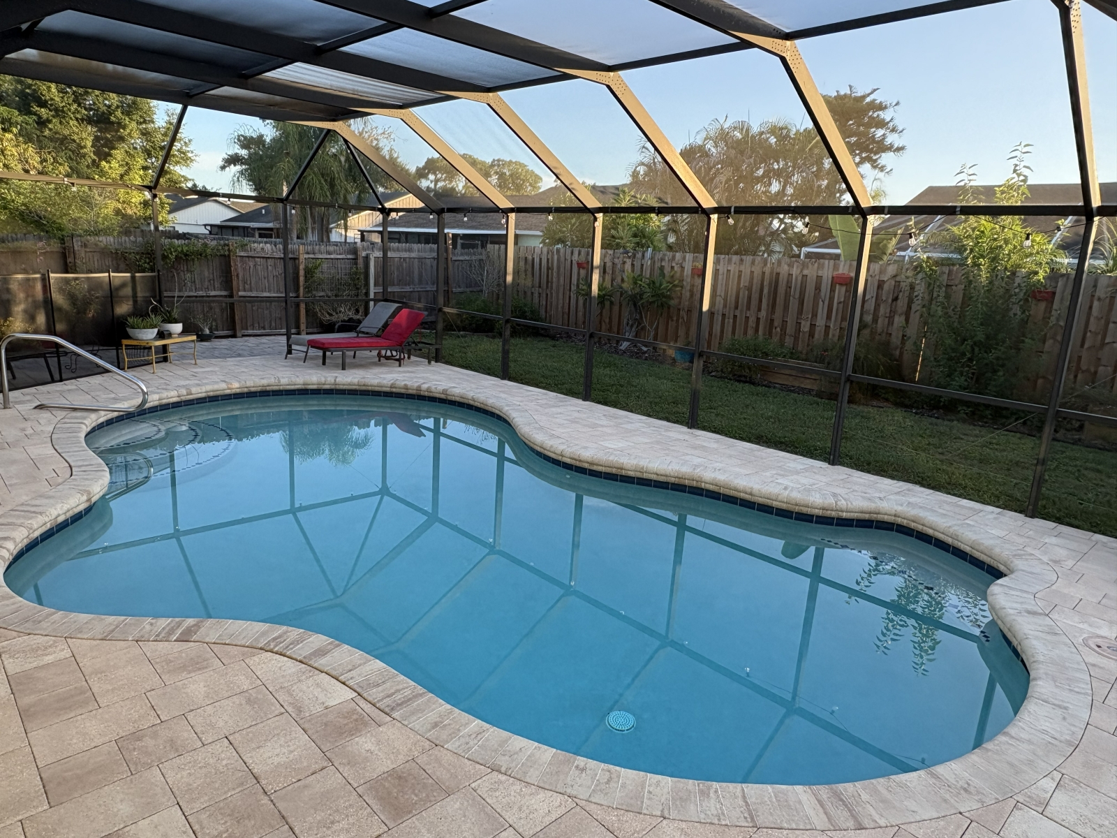 Maison de piscine - Accueillant les chiens - Jardin arrière entièrement clôturé