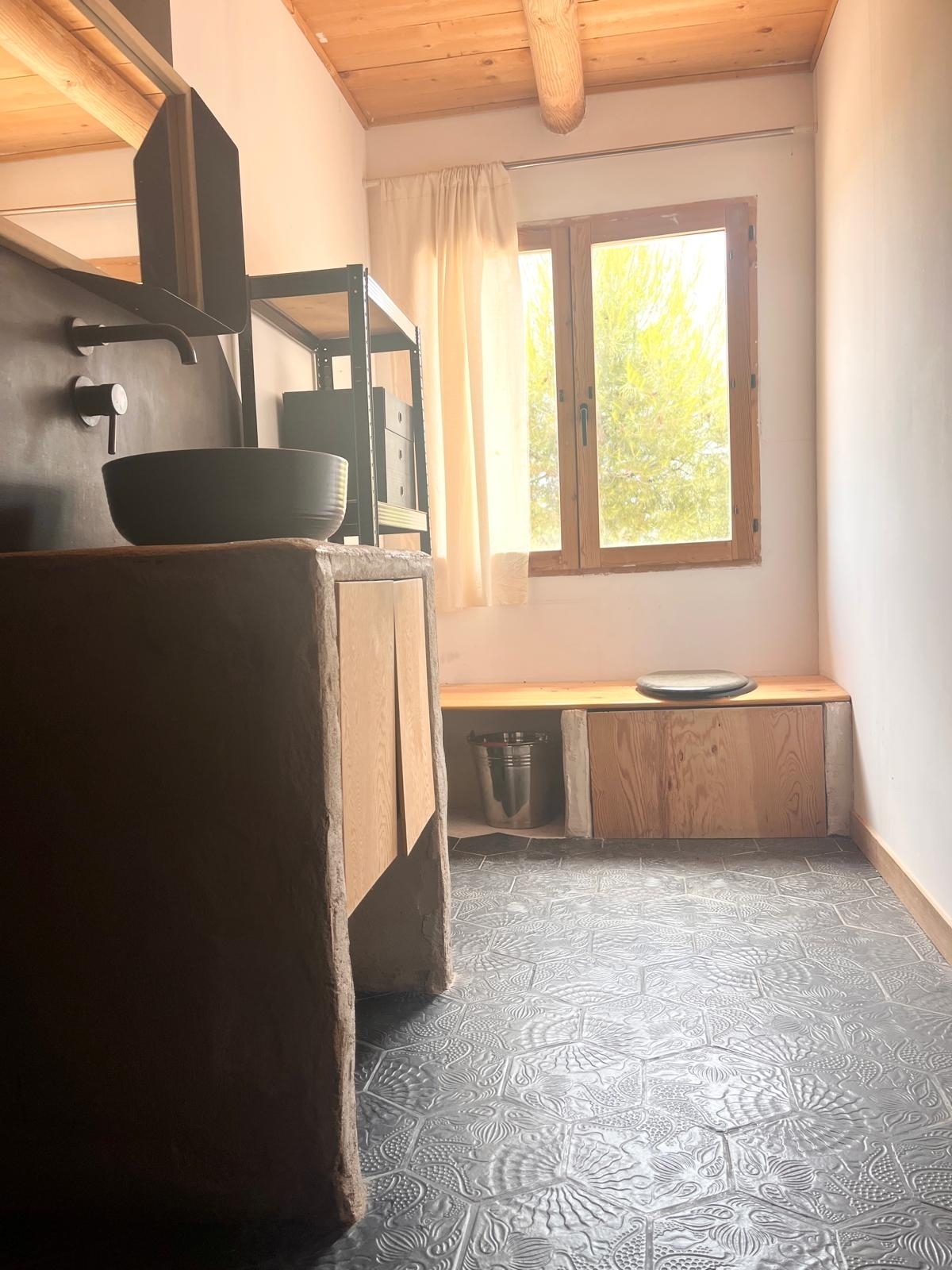 Kleines Off-Grid-Haus in El Matarraña im Austausch für eine Wohnung in Barcelona
