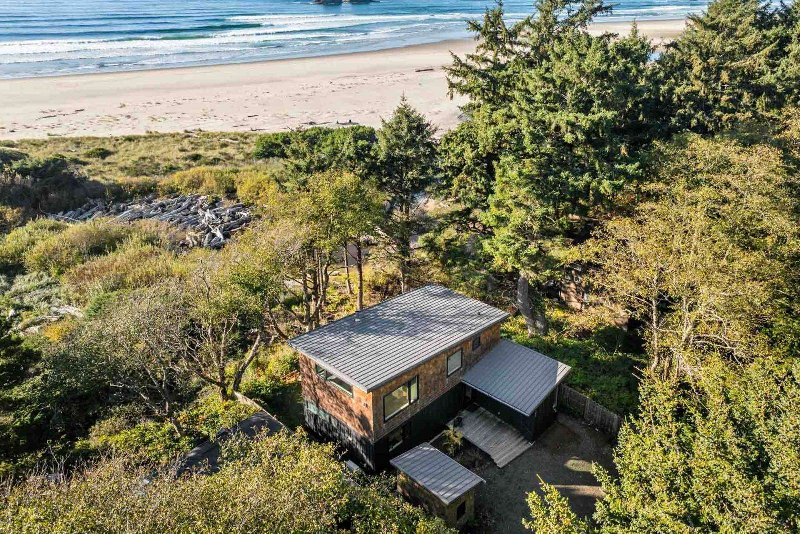 Modern huis aan het strand met uitzicht