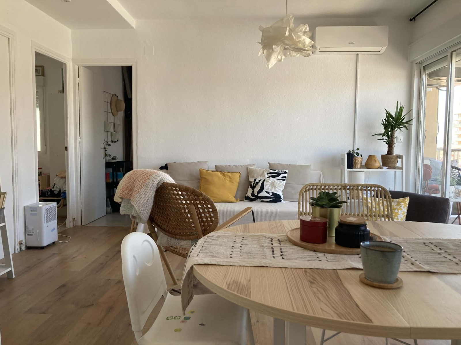 Een plek met 320 zonnige dagen en nooit echt koud, met twee slaapkamers, ~60m² schattig appartement op slechts 100 meter van de (zeer rustige, zeer kindvriendelijke) zee, in Santa Pola, slechts 15 minuten van de luchthaven van Alicante! :)