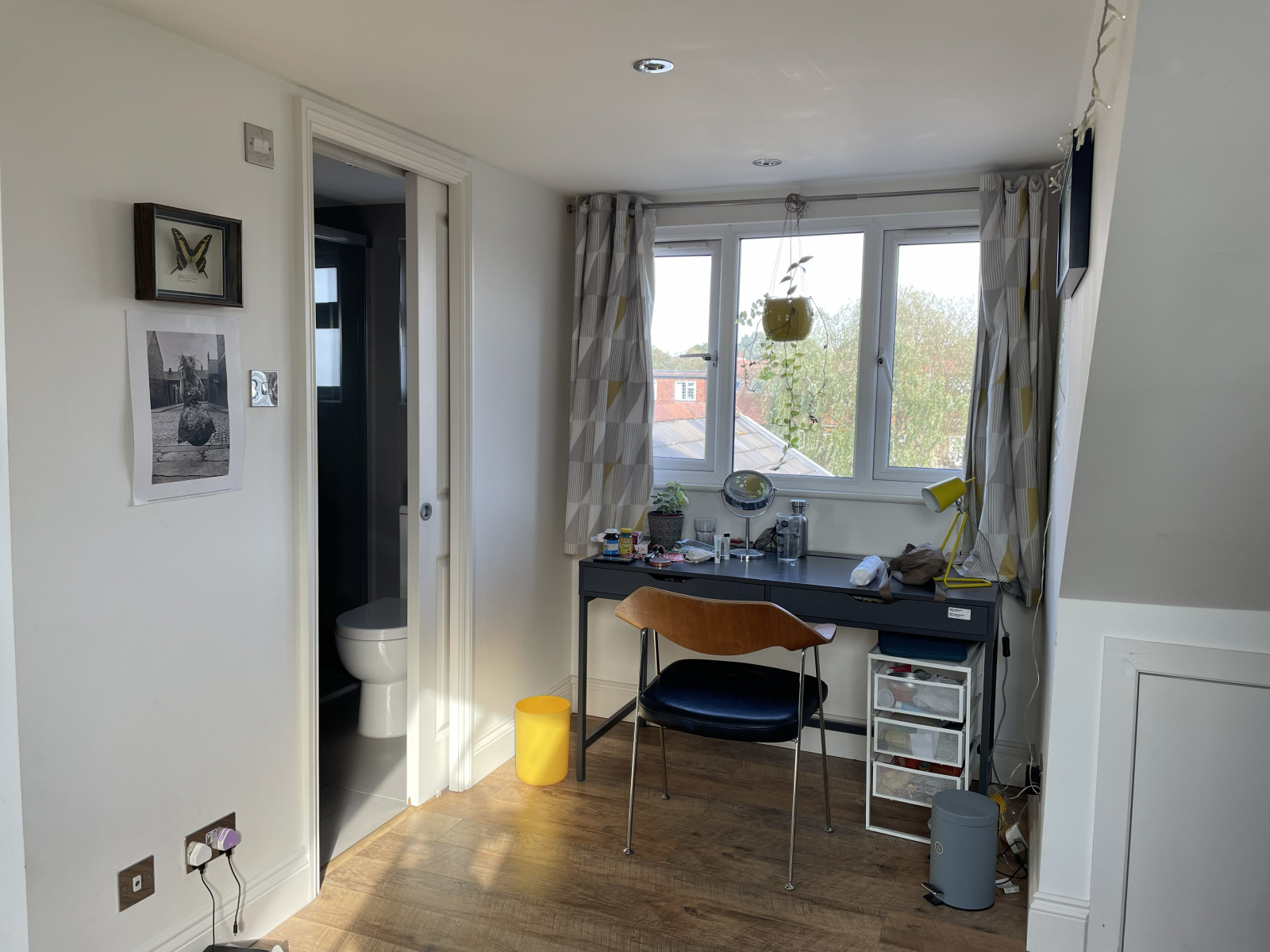 Bedroom 3 loft room - desk and door to ensuite
