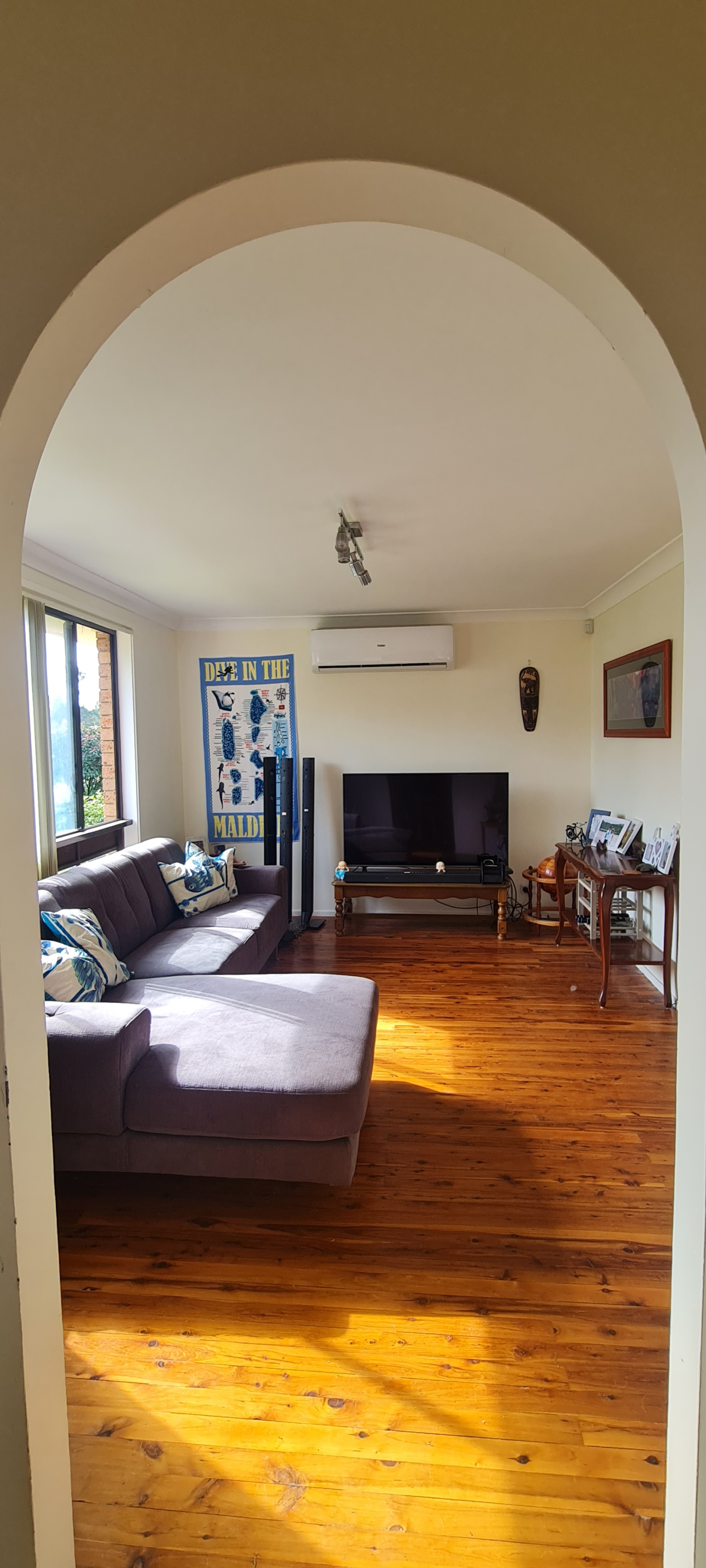 Salon simple avec Netflix, visionnage de Disney inclus. Haut-parleur pour un son cinématographique. ...