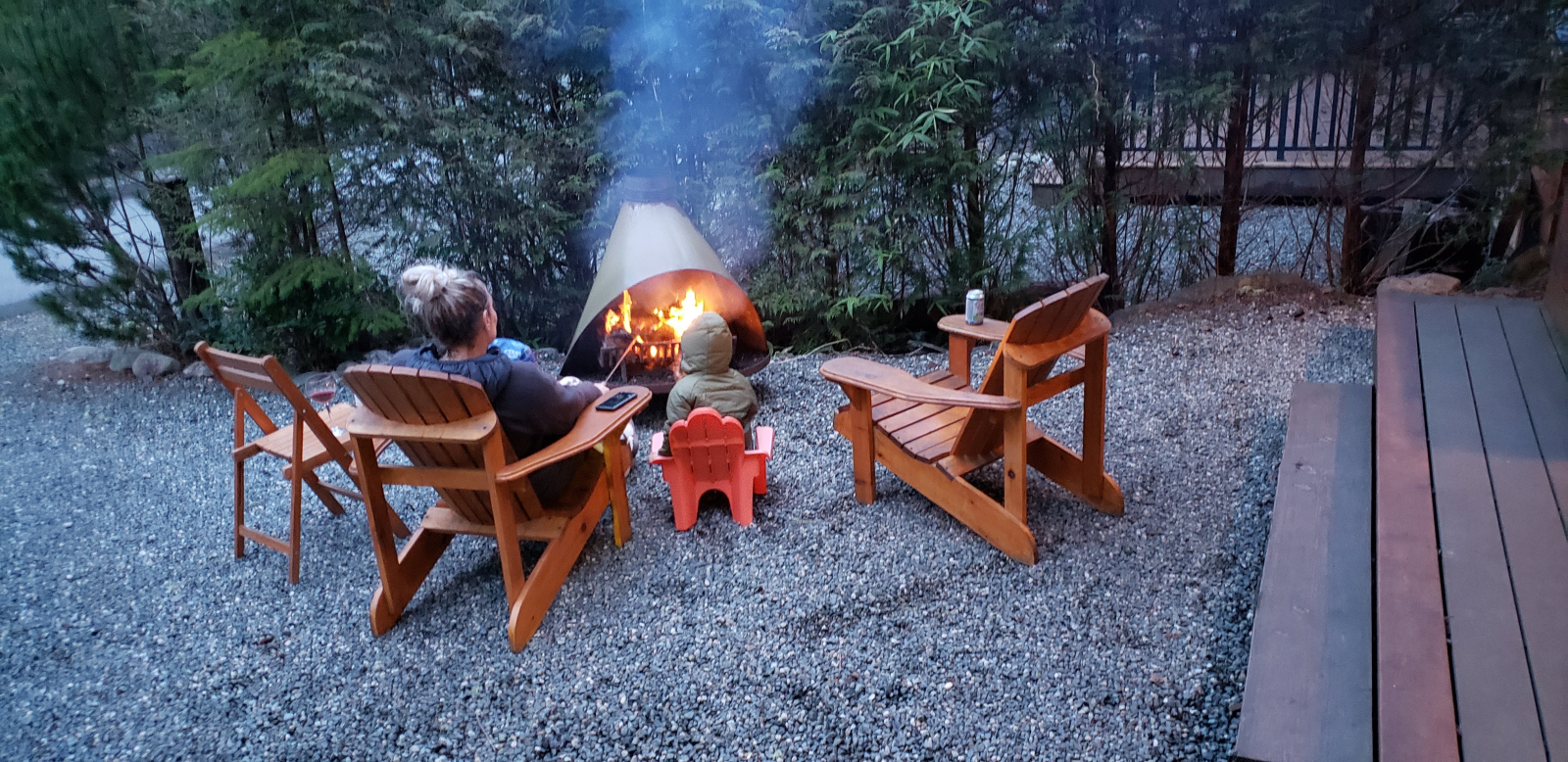 Chiminea-vuurplaats bij de hut.