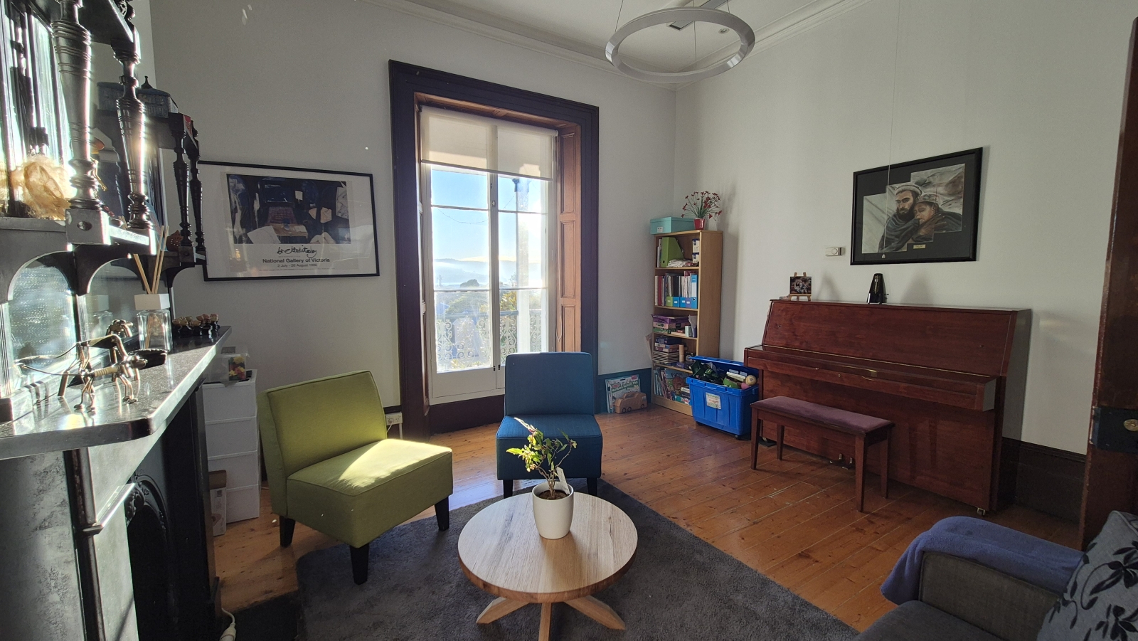 Entre no coração de Hobart com esta casa ampla, grandiosa e tombada como patrimônio histórico, com vistas incríveis da orla.