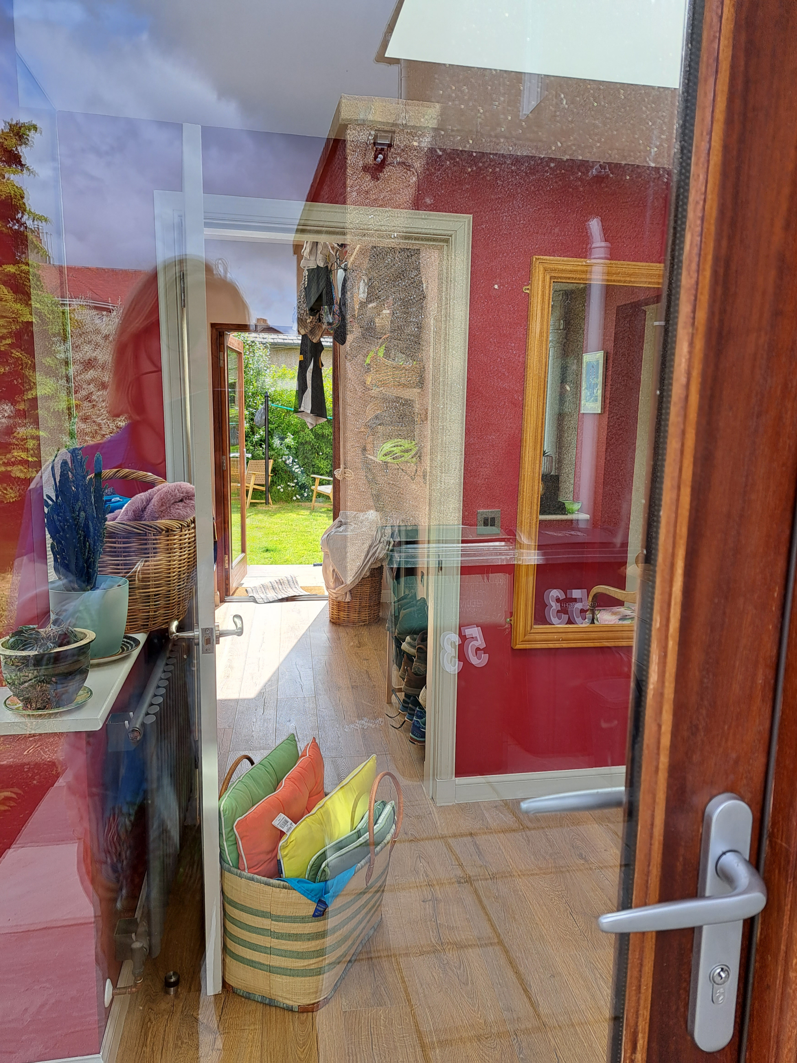 Dit is de lobby, een tweede ingang naar Pur Home. Het is perfect voor kinderwagens en het dragen van ...