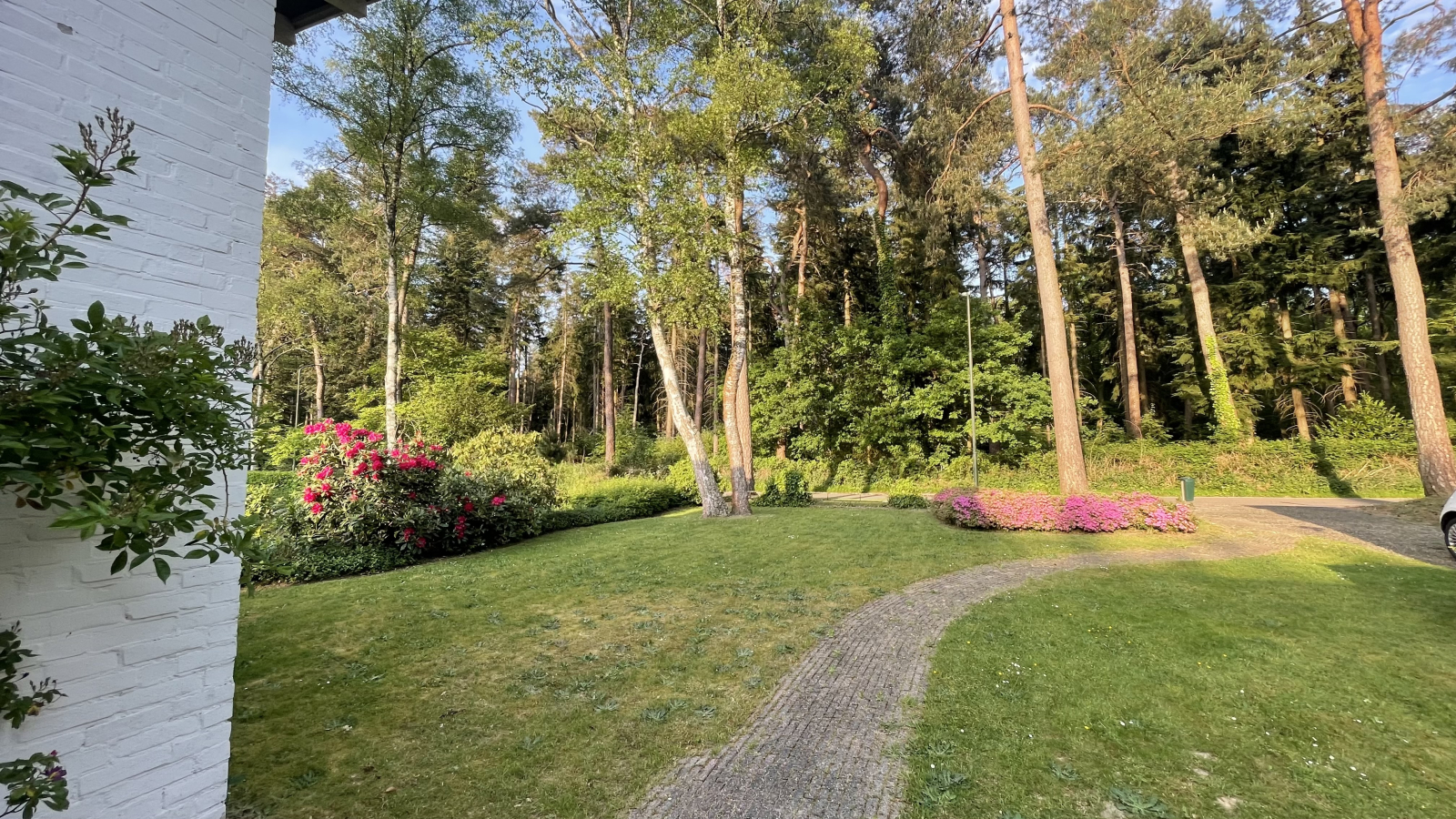 Oasis of peace with swimming pool in the green!