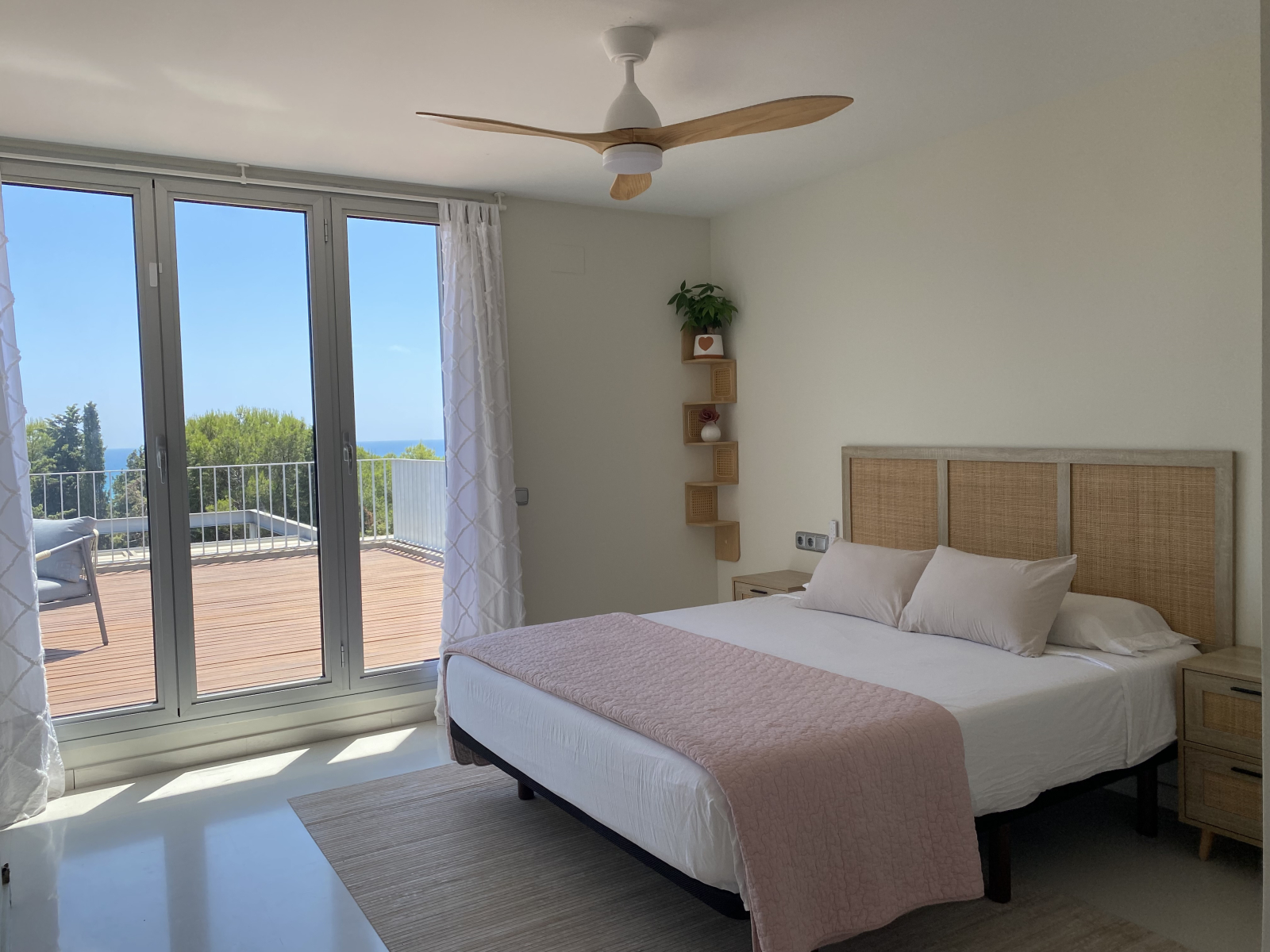 Master Bedroom (tweede verdieping)