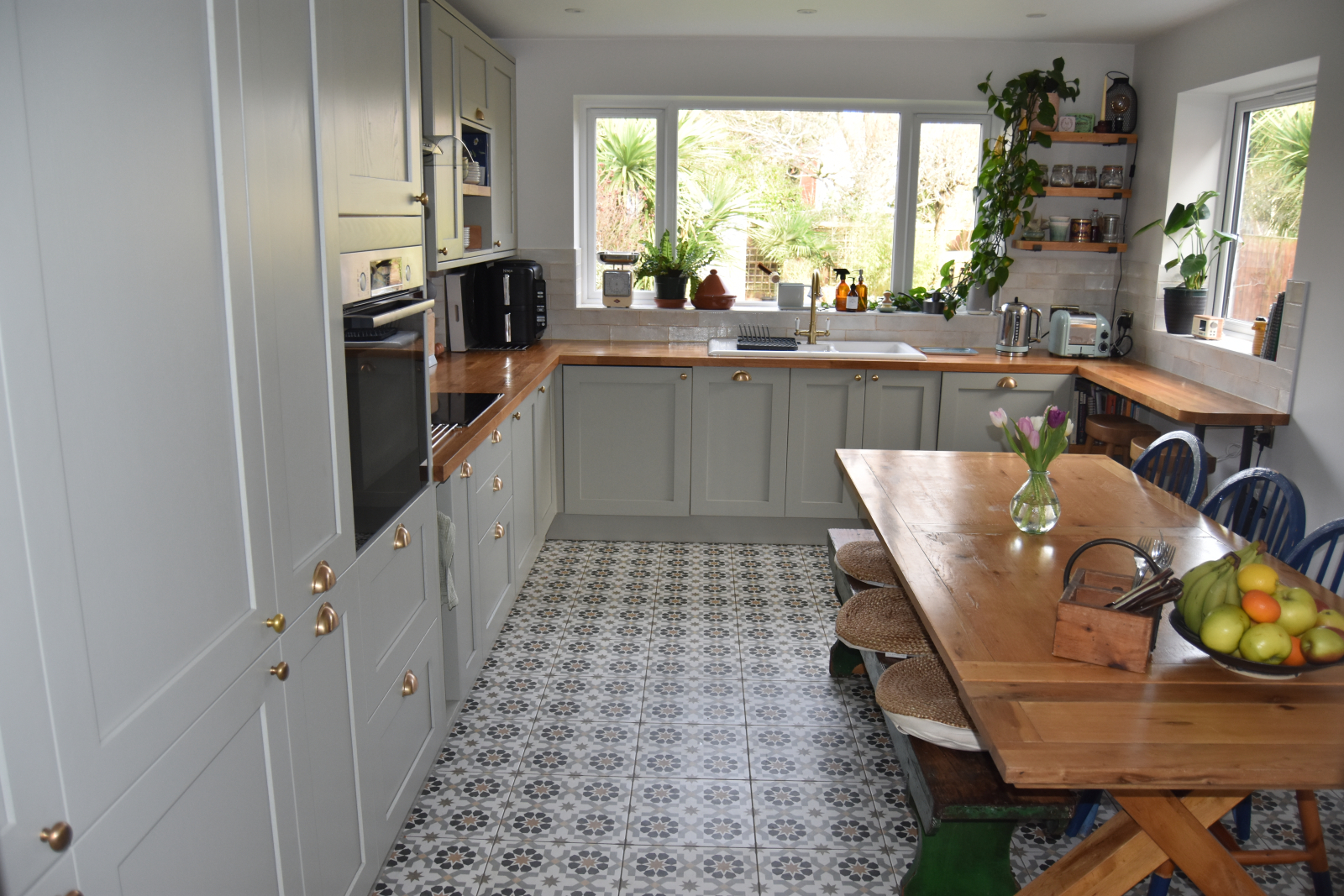 Lovely family home in Southbourne.  Beautiful beaches, river and forest to explore.