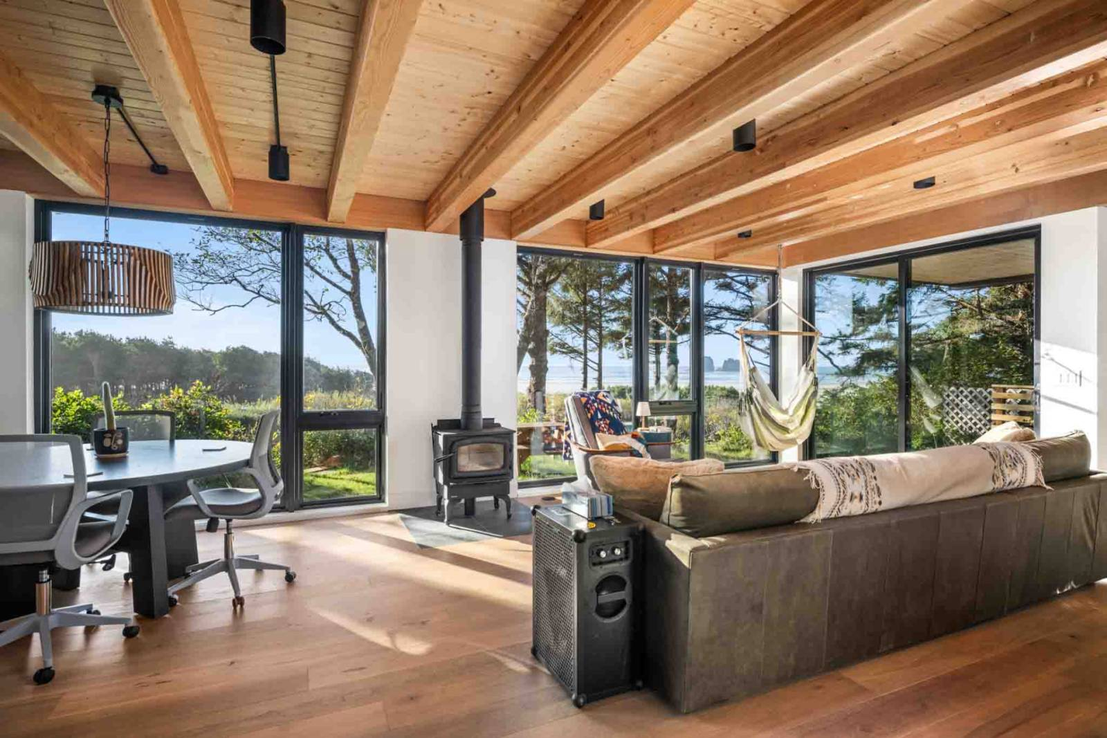 Modern huis aan het strand met uitzicht