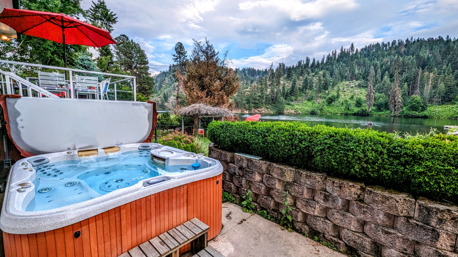 Casa lussuosa sul lungomare del Lago Coeur D Alene nel centro della città con spa, spiaggia, molo, tipi e giochi