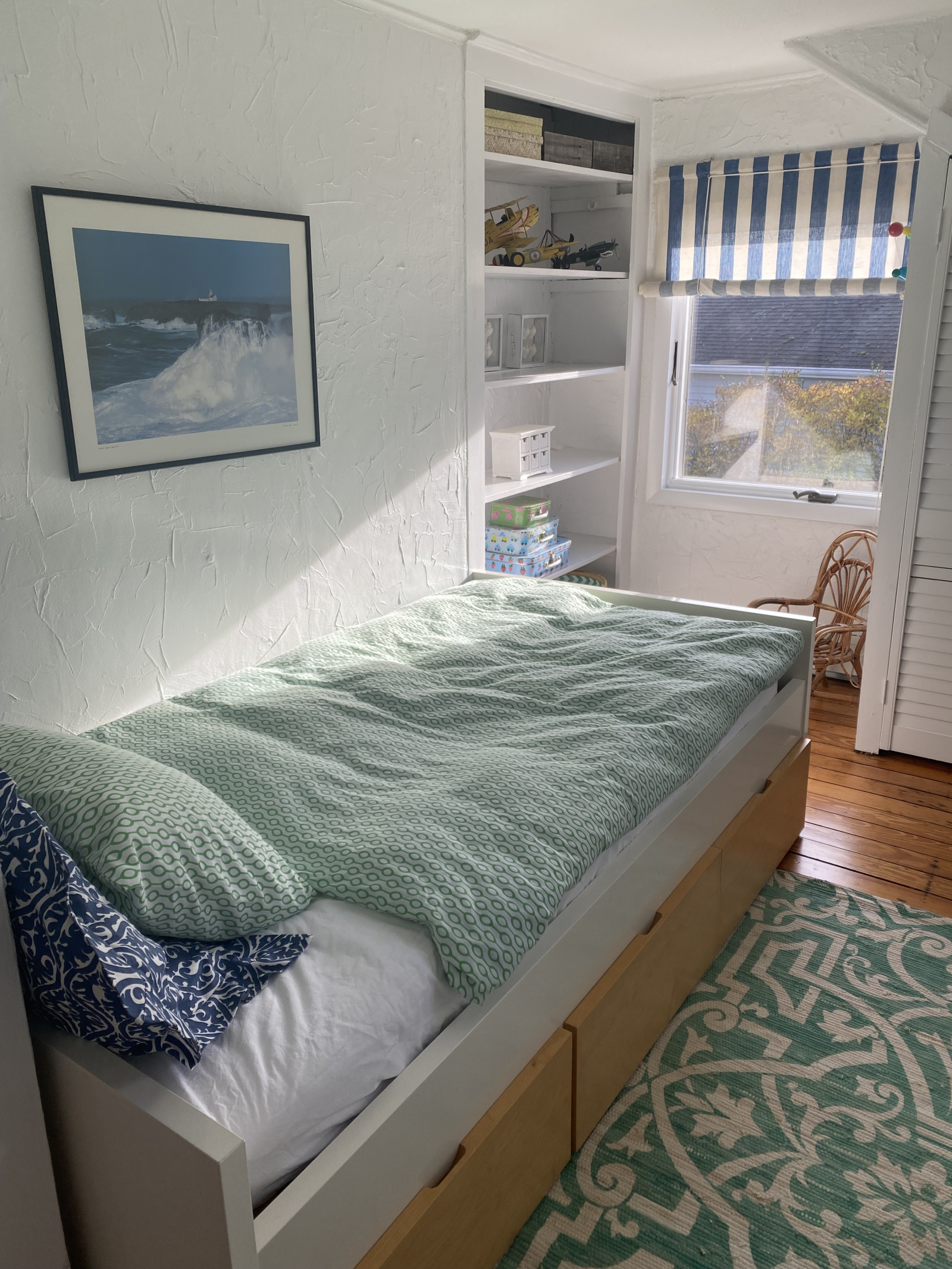 La plus petite chambre à l’étage avec lit simple (90cm) et vue partielle sur l’eau