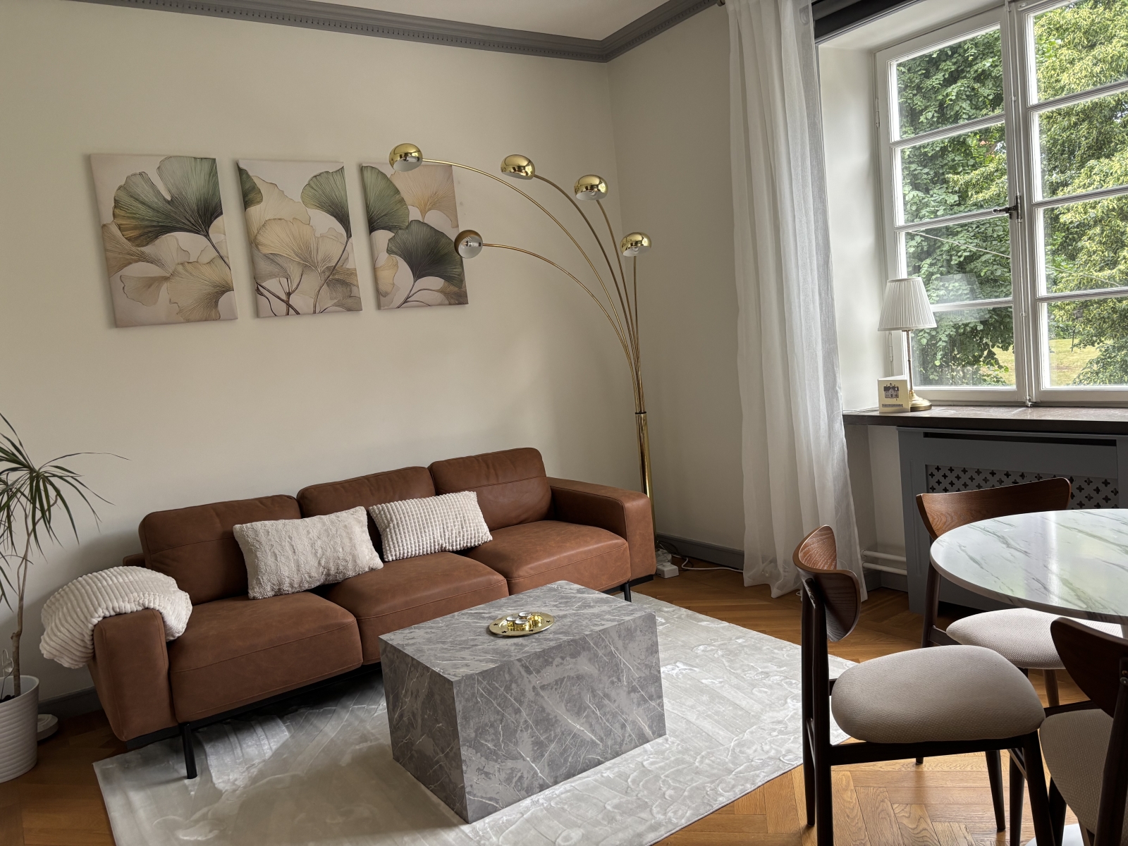 Stylish City Center Apartment