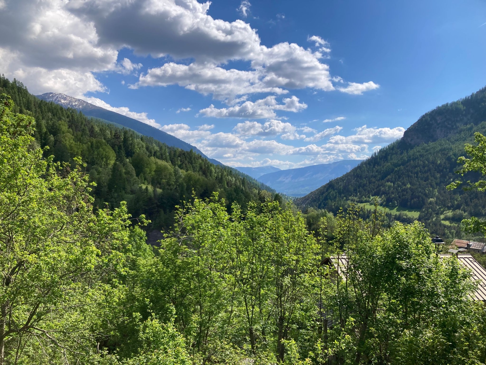 Sunny family chalet at the gateway to the Mercantour National Park