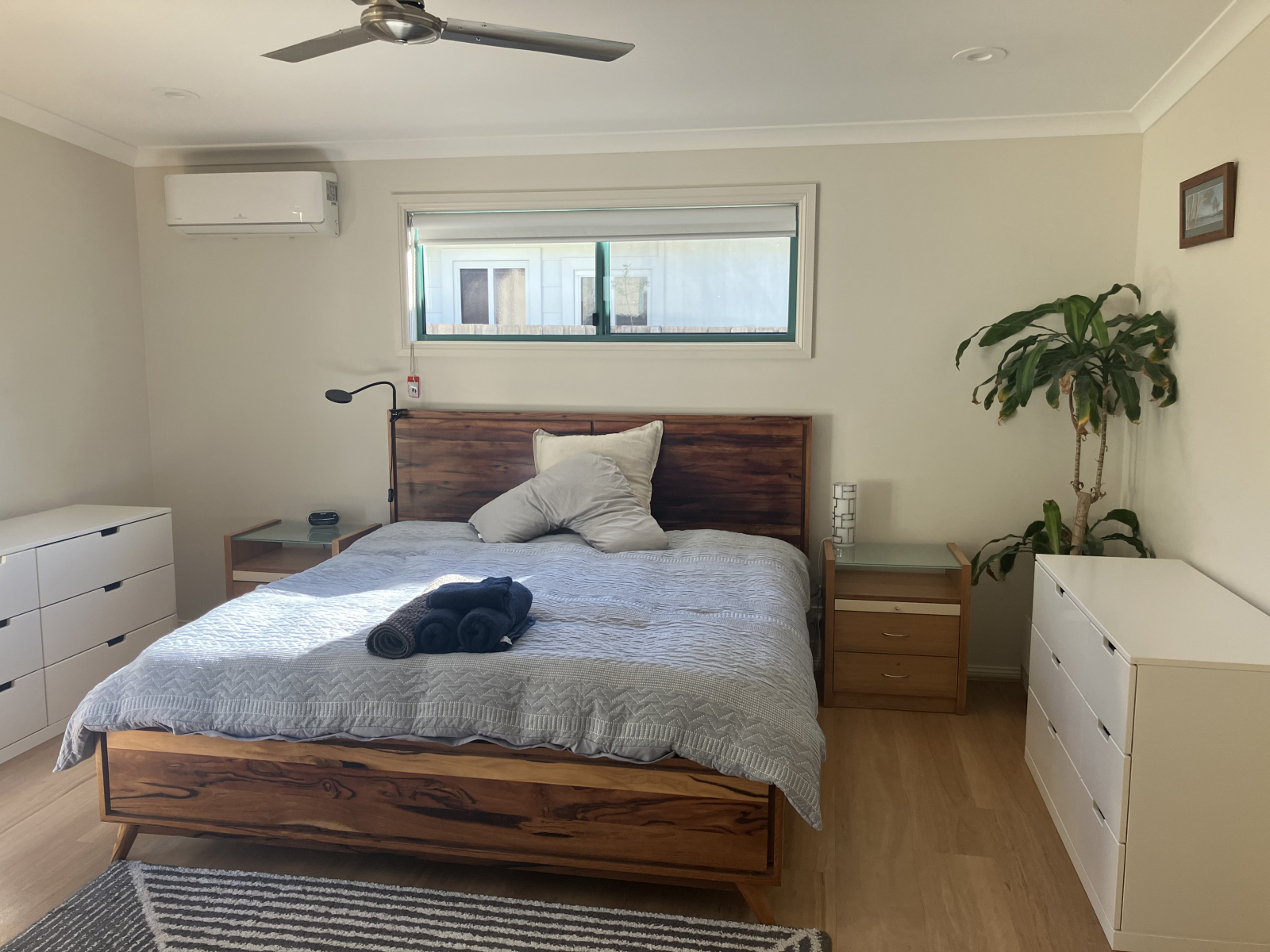 Hauptschlafzimmer - Kingsize-Bett