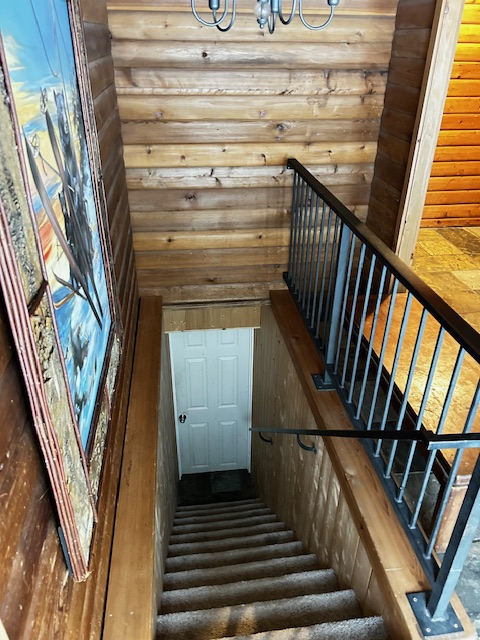 Escalier d’entrée à l’étage supérieur