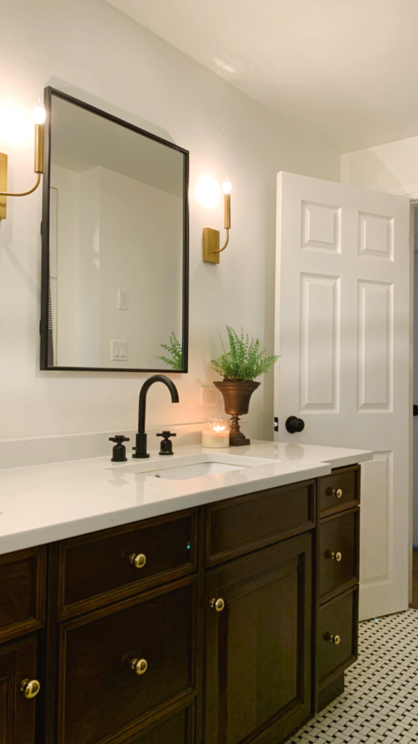 Main floor 4 pc bathroom