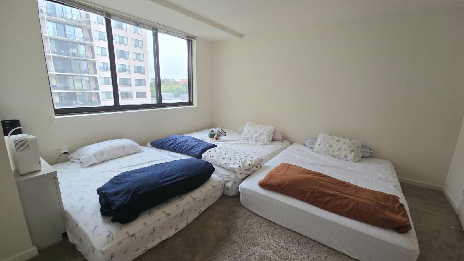 Slaapkamer - we hebben 1 kingsize bed en 2 queensize bedden naast elkaar. Geschikt voor maximaal 6 p ...