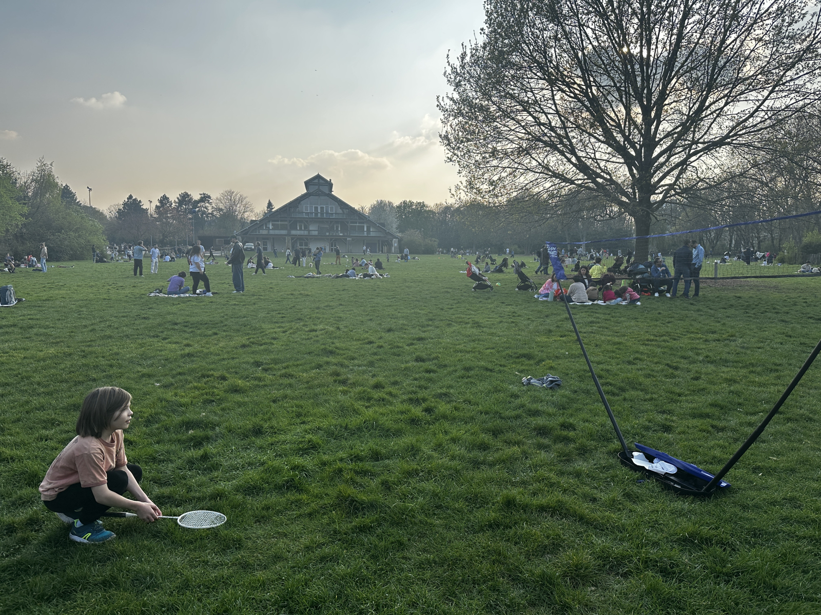 enfrente del Parque Île Sainte-Germaine, con césped, 3 parques infantiles, ping pong, senderos para caminar/correr, etc.