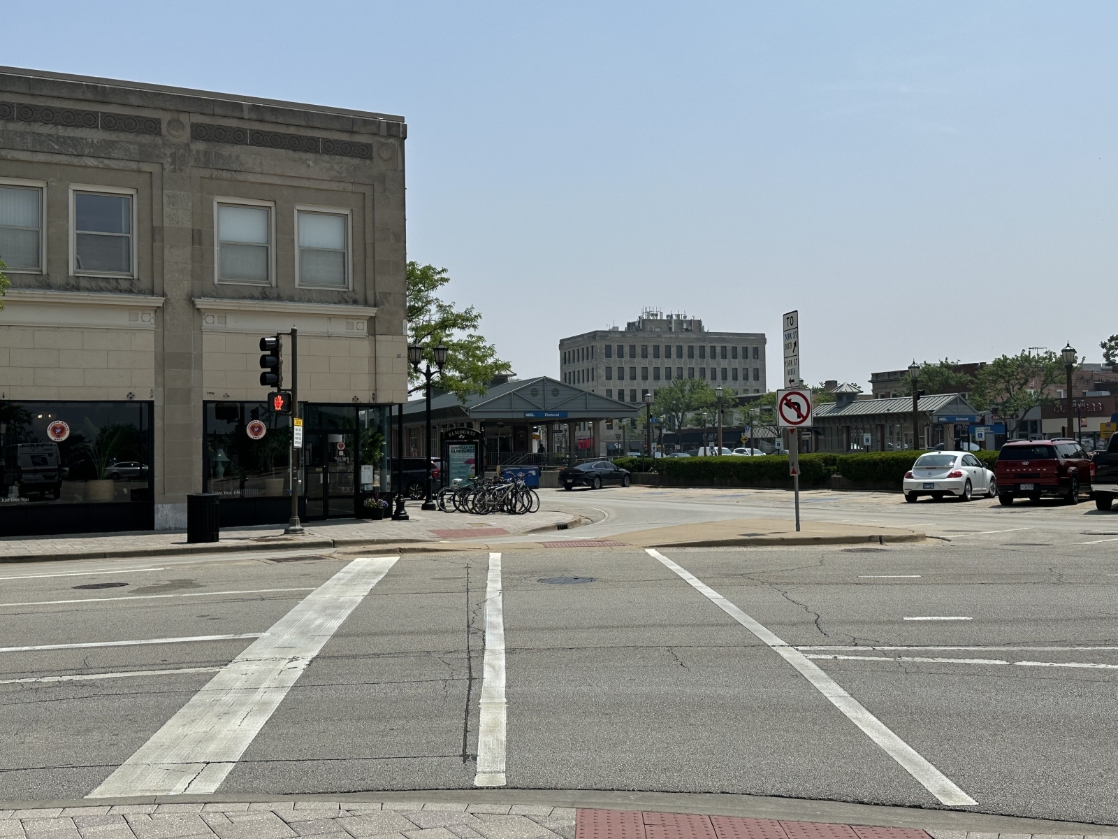 La stazione ferroviaria di Metra, vista dalla parte anteriore dell'appartamento. A pochi passi!