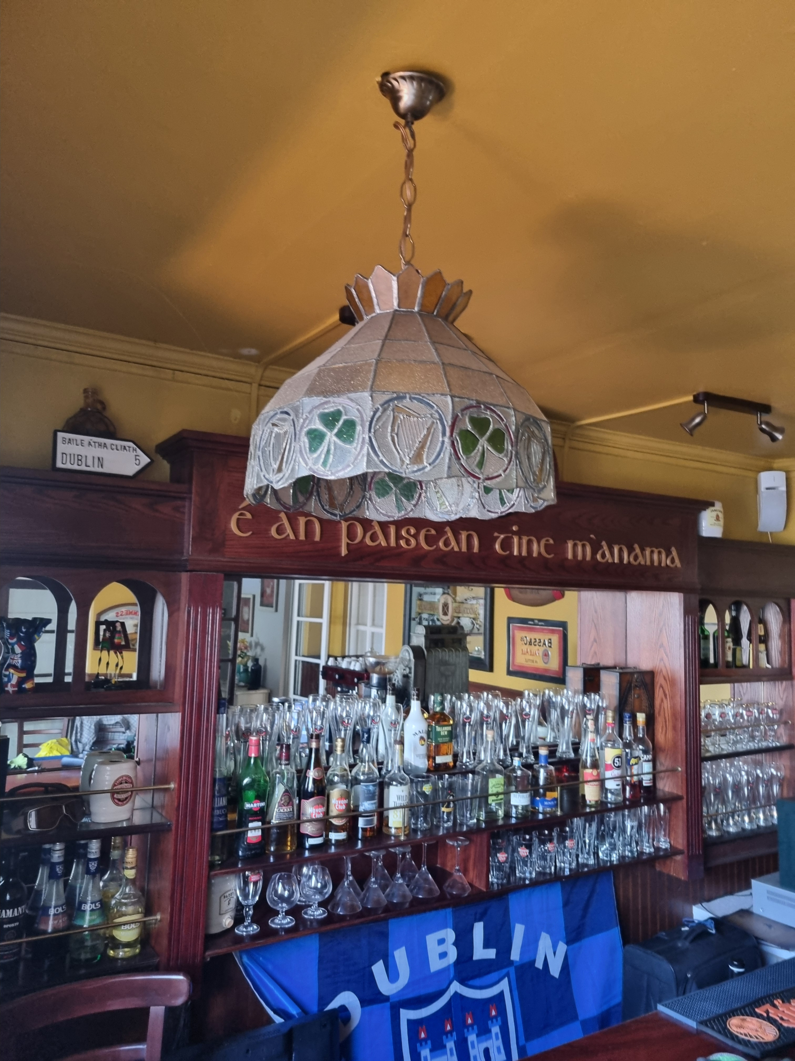 Casa Bar..  Antiguo Irish Pub  convertido en casa.