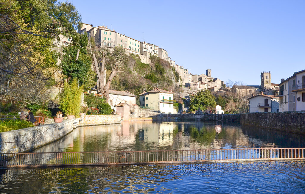 Vue sur l’étang à poissons.